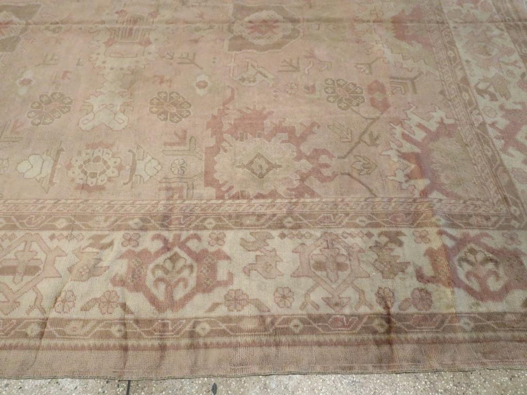 Türkischer Oushak-Teppich in Übergröße aus dem frühen 20. im Angebot 1
