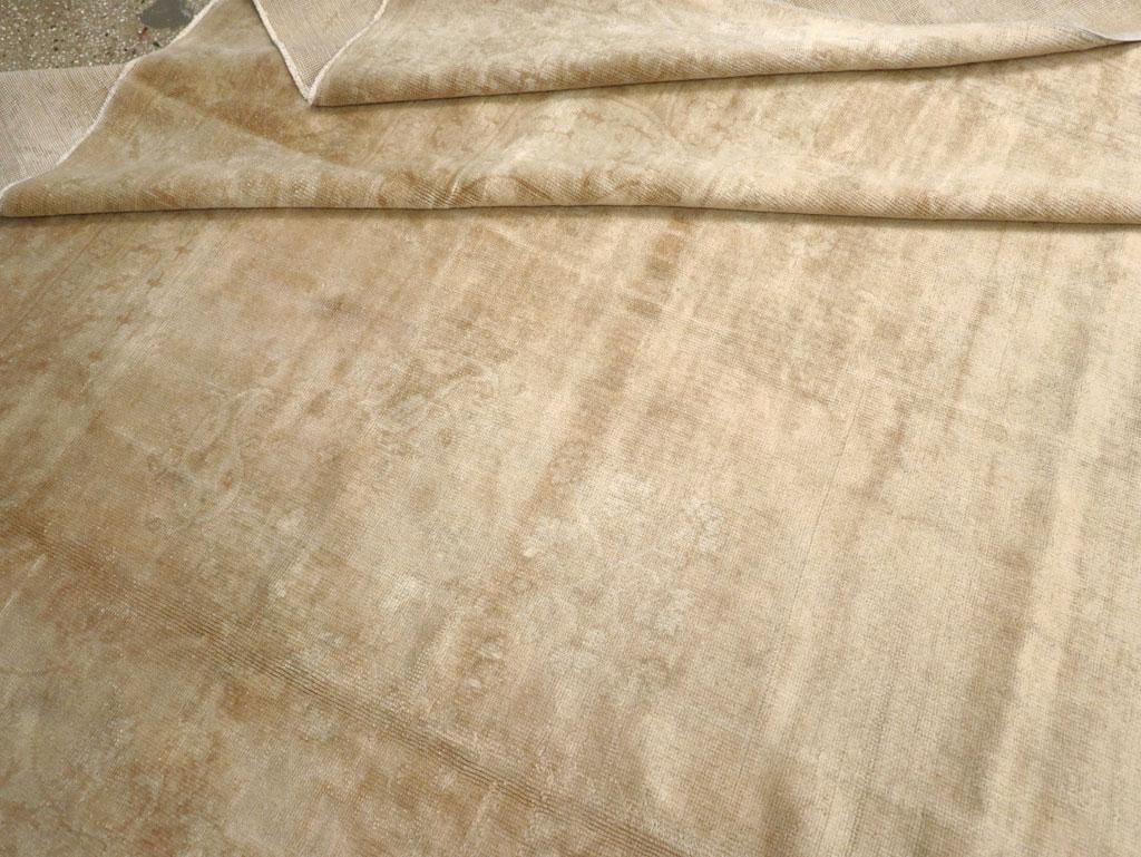 Early 20th Century Turkish Oushak Oversize Carpet For Sale 3