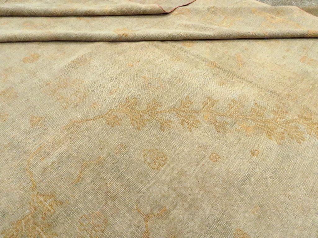 Early 20th Century Turkish Oushak Oversize Carpet For Sale 3