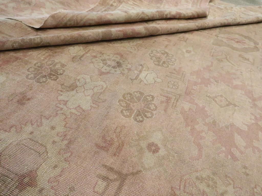 Türkischer Oushak-Teppich in Übergröße aus dem frühen 20. im Angebot 3
