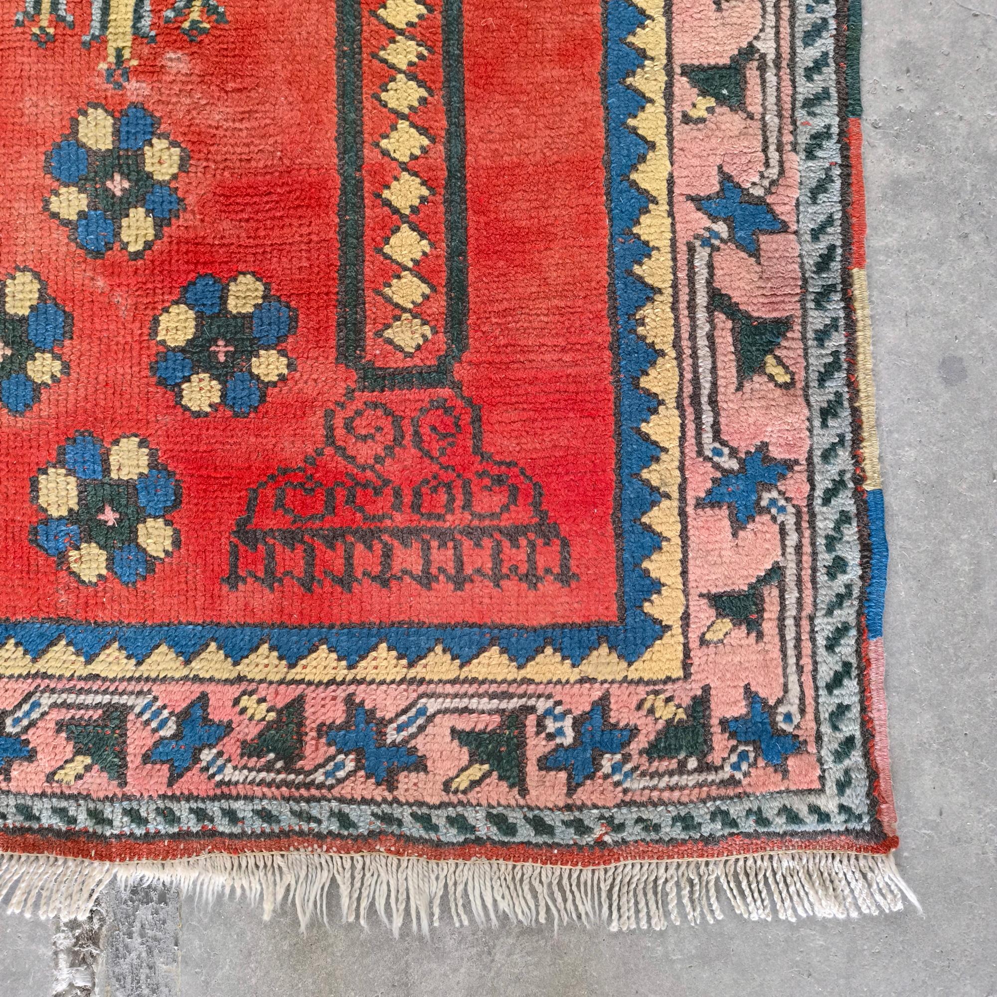 Tappeto da preghiera Oushak turco dei primi del Novecento con Mihrab e motivi floreali In condizioni buone in vendita a Bochum, NRW