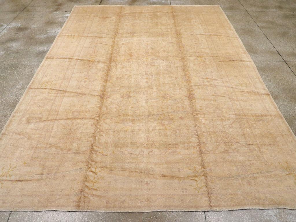 Hand-Knotted Early 20th Century Turkish Oushak Room Size Carpet For Sale