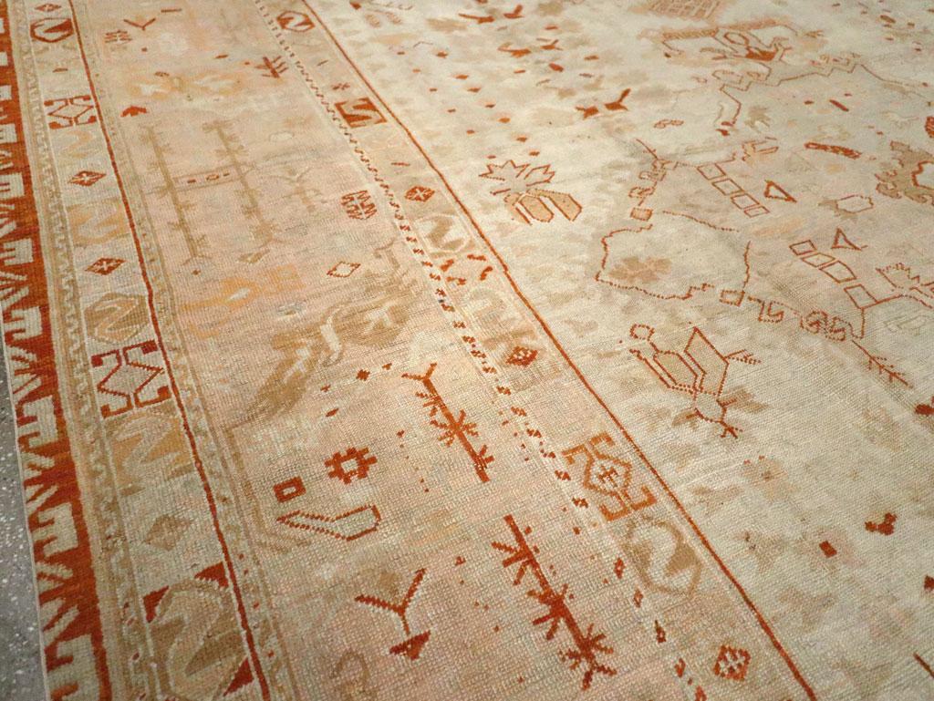 Alfombra turca Oushak de principios del siglo XX para habitaciones Turco en venta