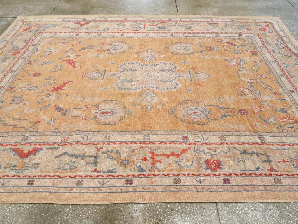 Early 20th Century Turkish Oushak Room Size Carpet In Excellent Condition For Sale In New York, NY