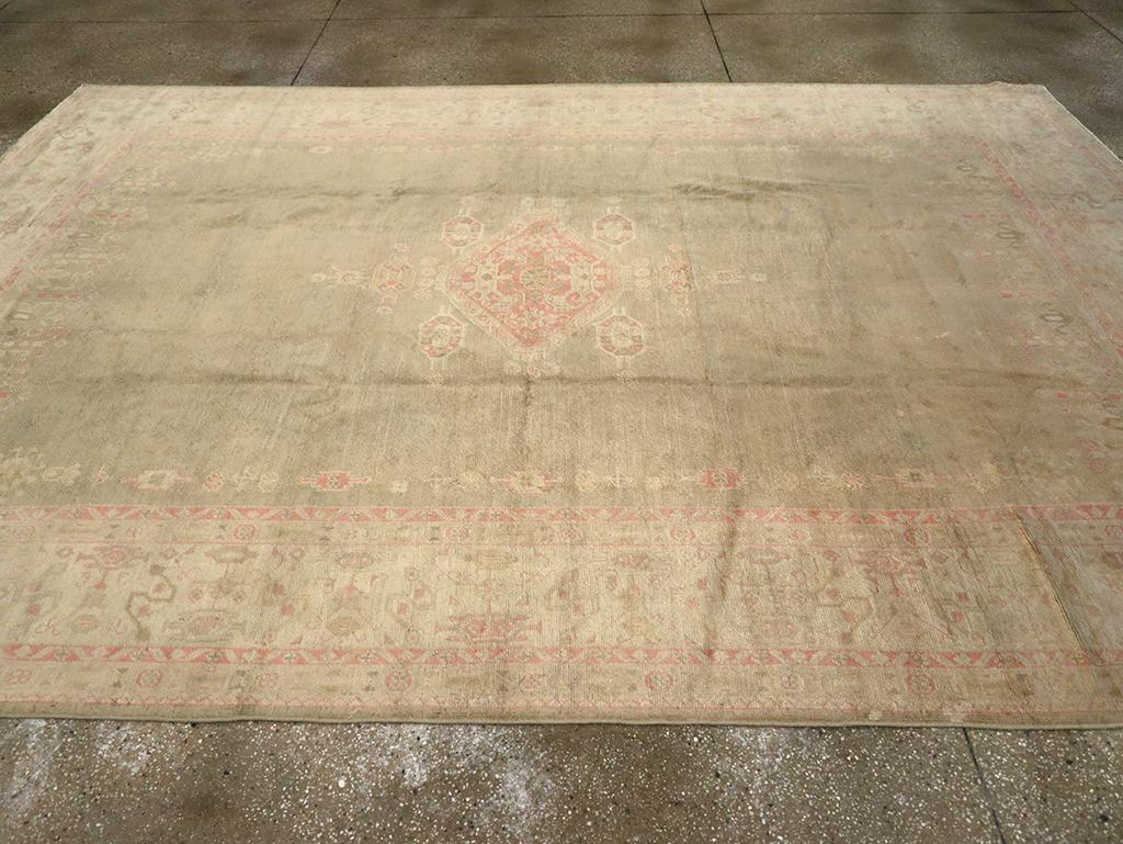 Early 20th Century Turkish Oushak Room Size Carpet In Excellent Condition For Sale In New York, NY