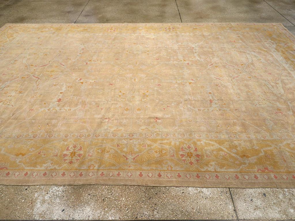 Early 20th Century Turkish Oushak Room Size Carpet In Excellent Condition For Sale In New York, NY