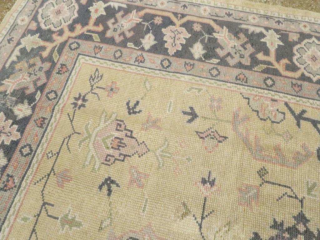 Early 20th Century Turkish Oushak Room Size Carpet In Excellent Condition For Sale In New York, NY