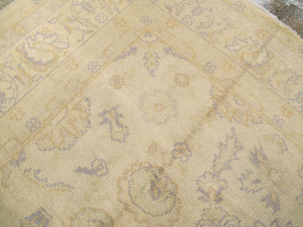 Noué à la main Tapis turc Oushak du début du 20e siècle en vente