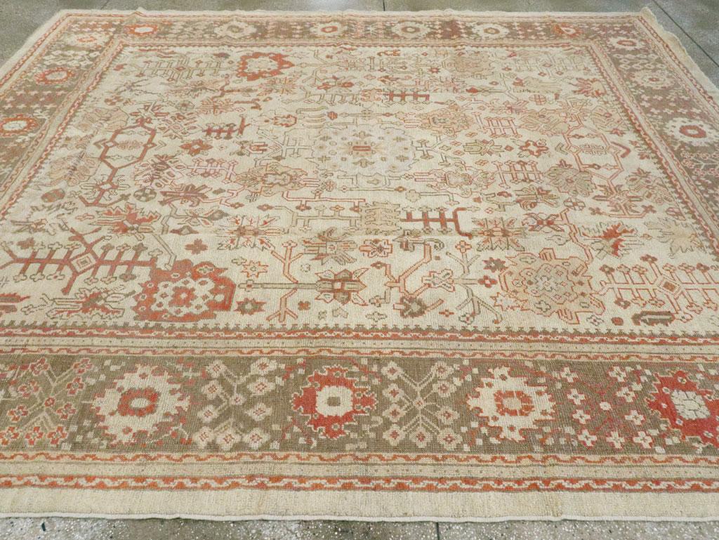 Noué à la main Tapis turc Oushak du début du 20e siècle en vente