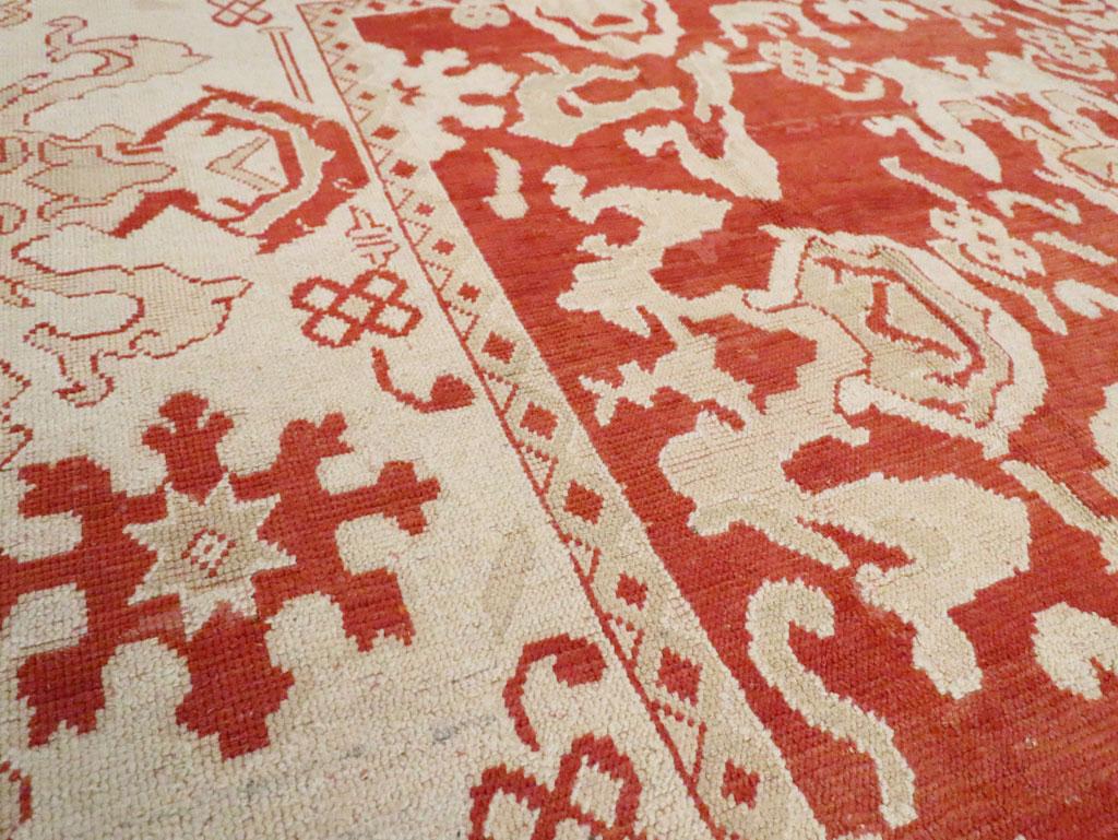 Alfombra turca Oushak de principios del siglo XX para habitaciones Anudado a mano en venta