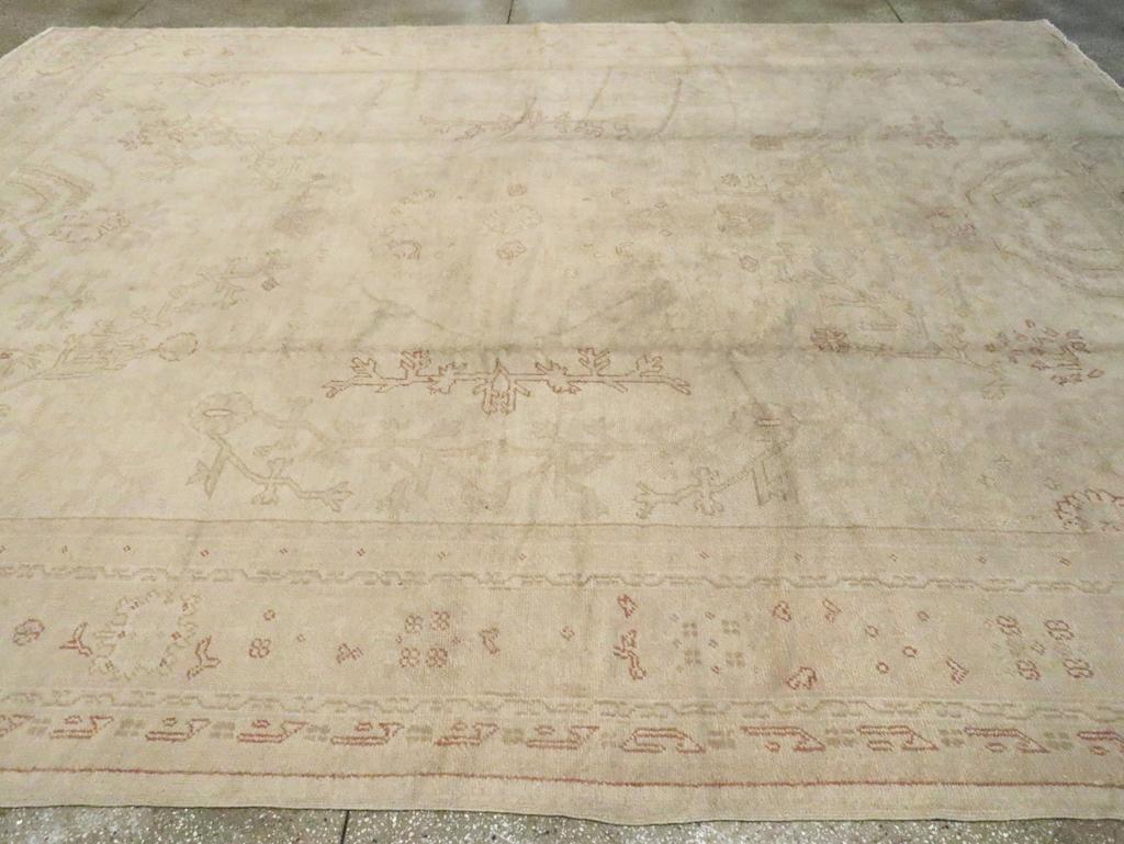 Alfombra turca Oushak de principios del siglo XX para habitaciones Anudado a mano en venta