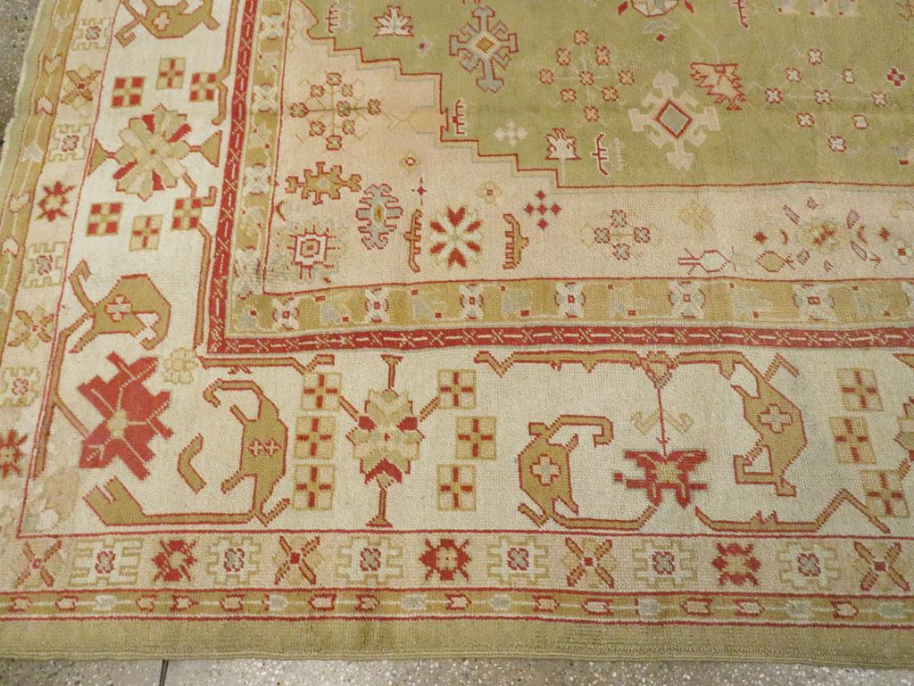 Tapis turc Oushak du début du 20e siècle Excellent état - En vente à New York, NY