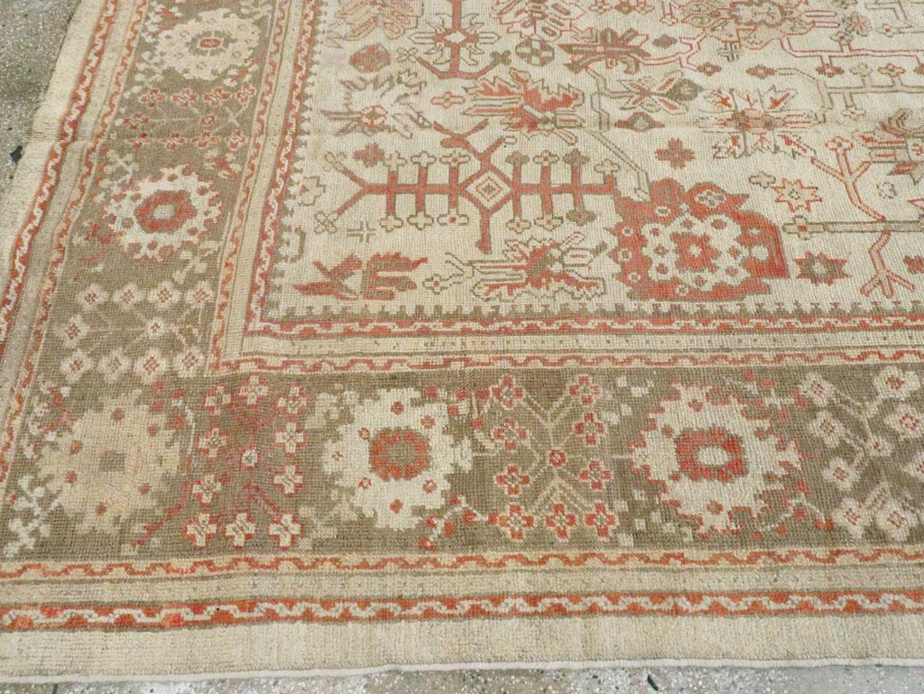Tapis turc Oushak du début du 20e siècle Excellent état - En vente à New York, NY