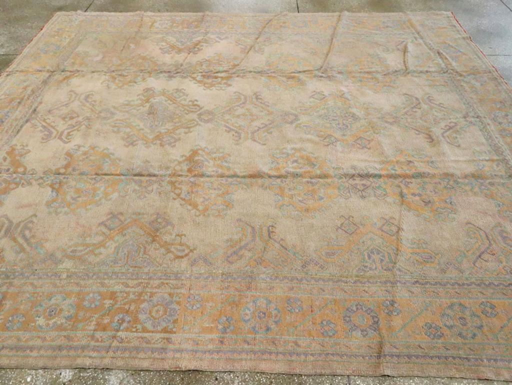 Early 20th Century Turkish Oushak Room Size Carpet For Sale 1