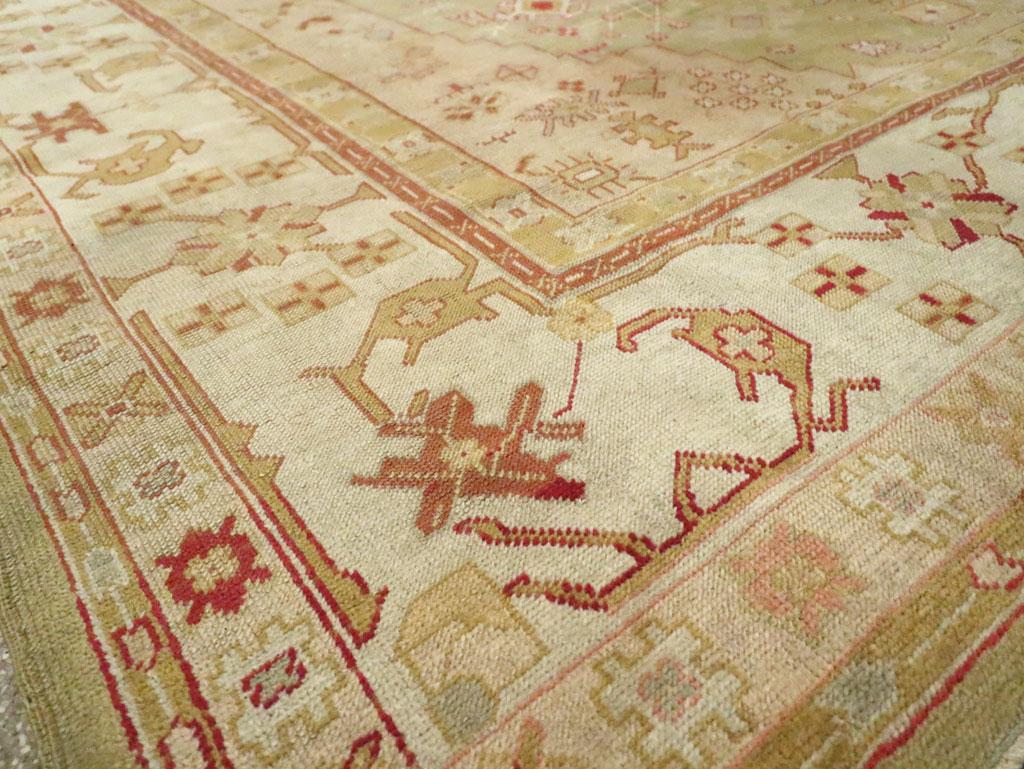 20ième siècle Tapis turc Oushak du début du 20e siècle en vente