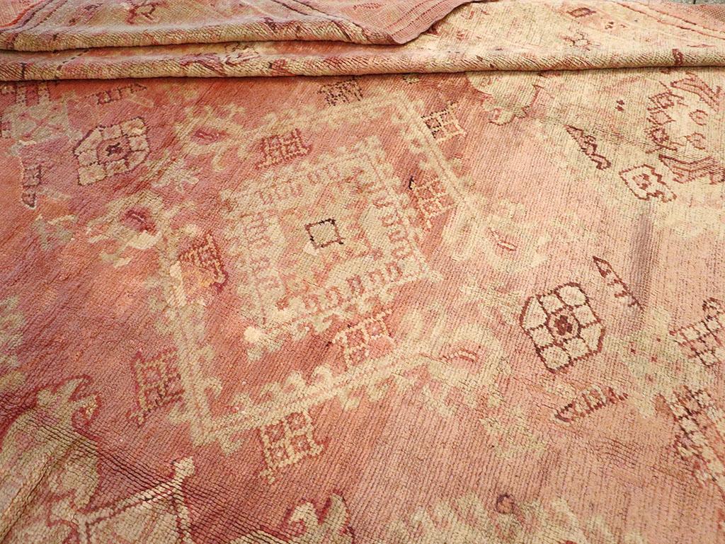 Early 20th Century Turkish Oushak Room Size Carpet For Sale 2