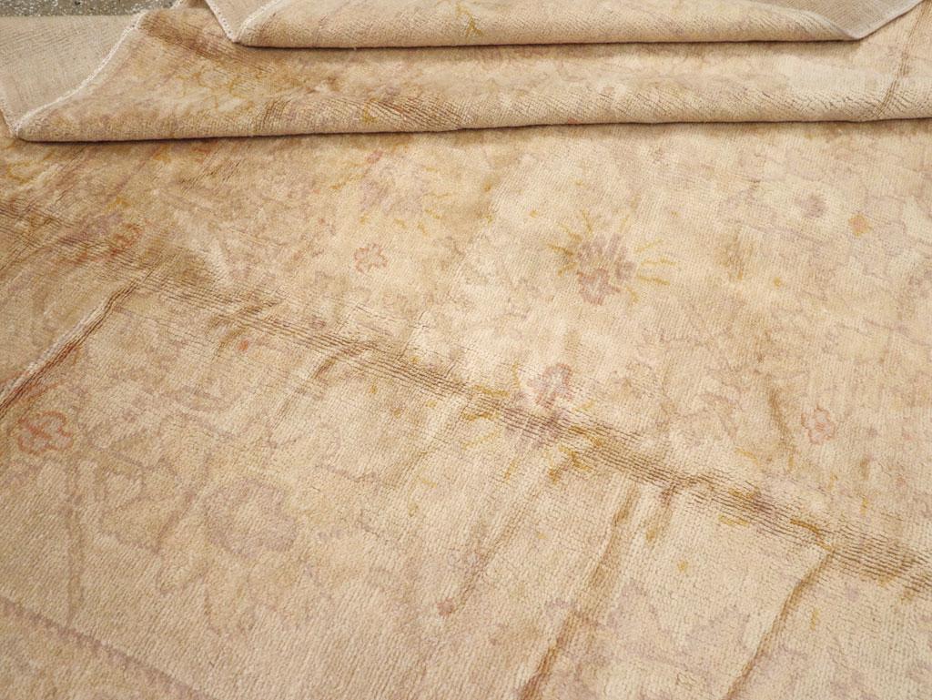 Early 20th Century Turkish Oushak Room Size Carpet For Sale 3