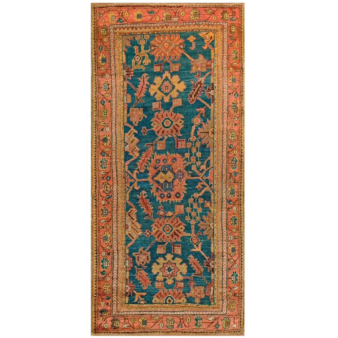 Türkischer Oushak-Teppich des frühen 20. Jahrhunderts ( 3'3" x 7'3" - 99 x 221) im Angebot