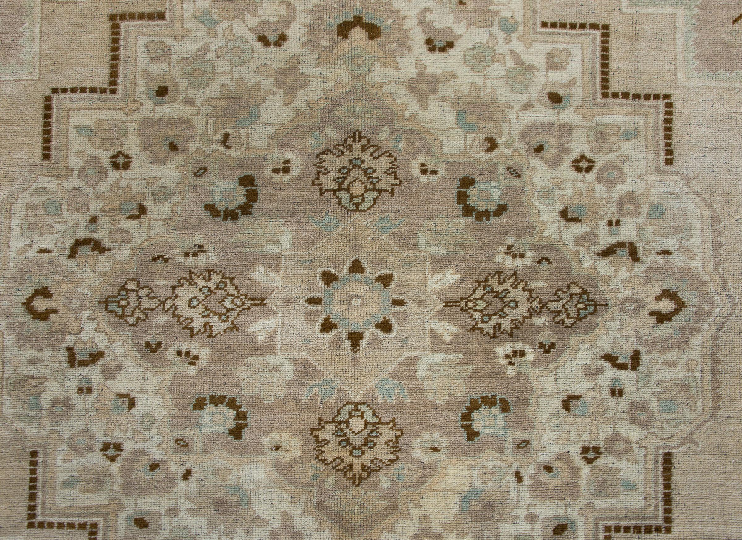 Early 20th Century Turkish Oushak Rug For Sale 5