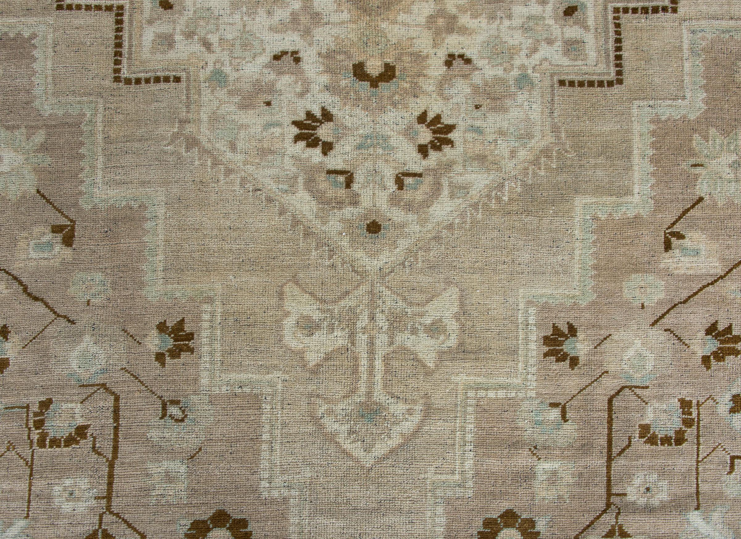 Early 20th Century Turkish Oushak Rug For Sale 6