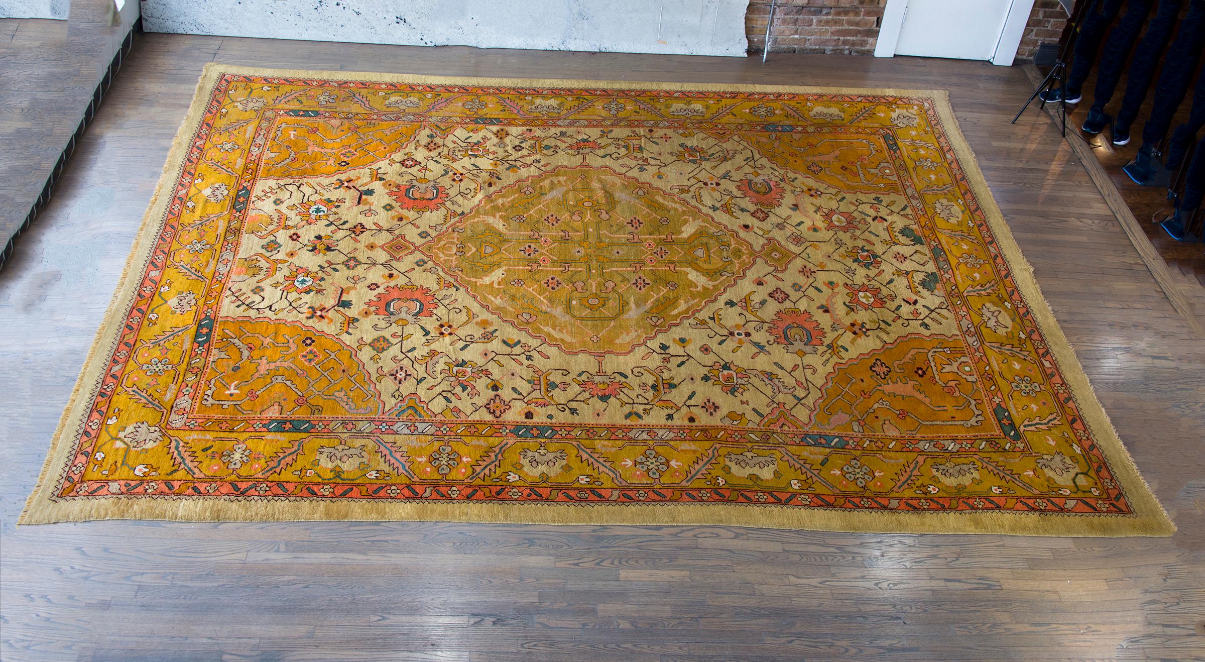 Early 20th Century Turkish Oushak Rug For Sale 10
