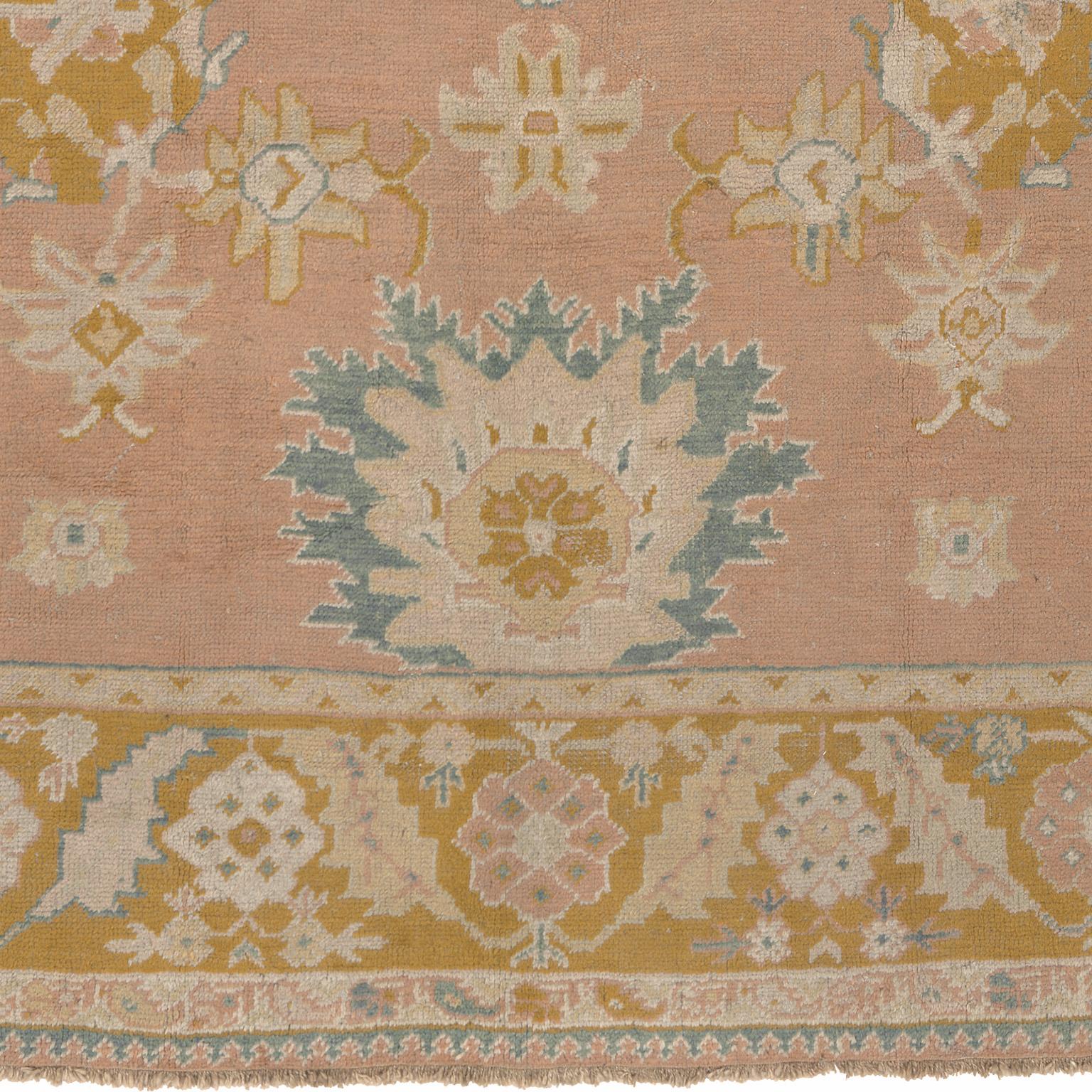 Early 20th Century Turkish Oushak Rug In Good Condition For Sale In New York, NY