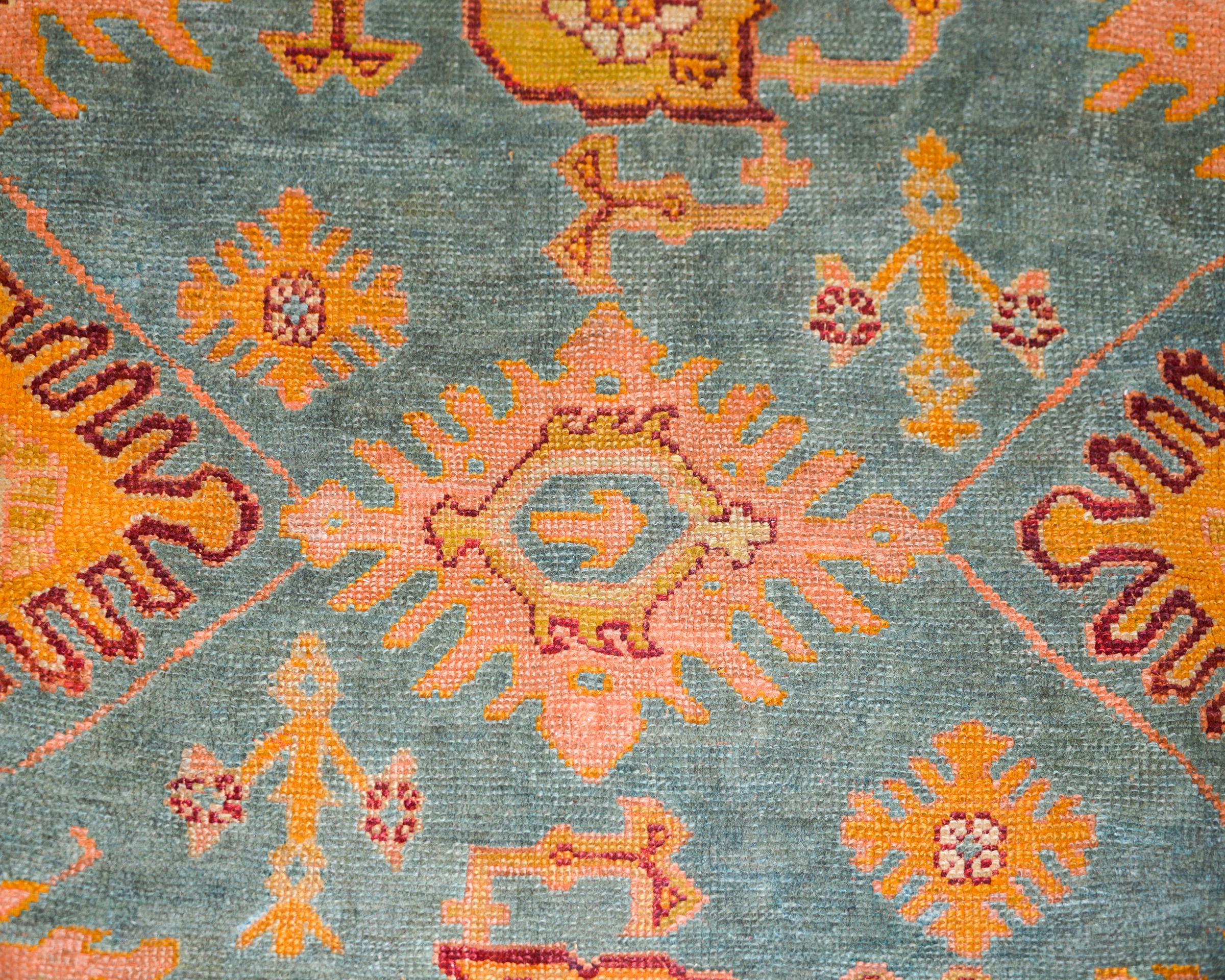 Early 20th Century Turkish Oushak Rug In Good Condition For Sale In Chicago, IL
