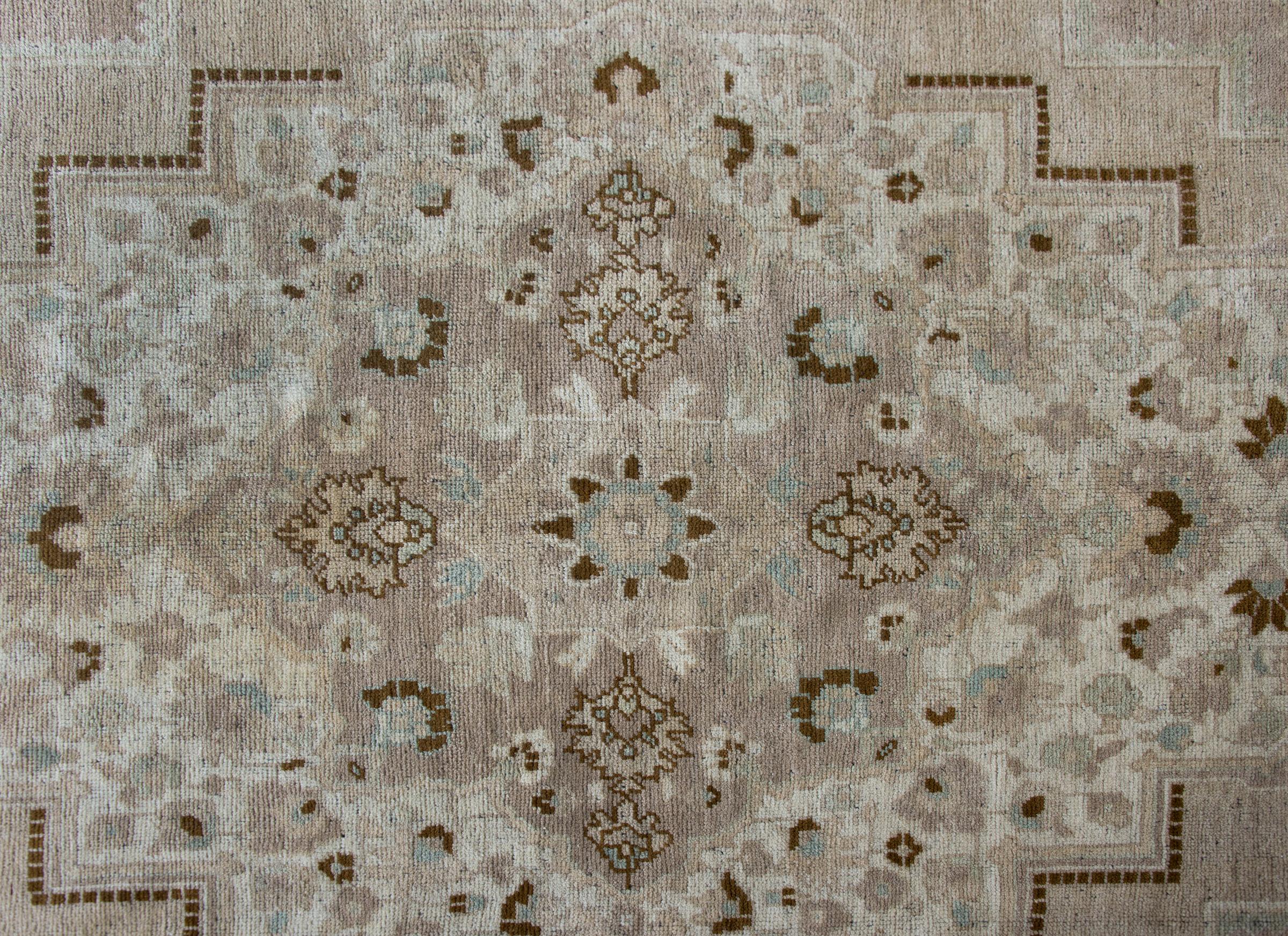 Early 20th Century Turkish Oushak Rug For Sale 2