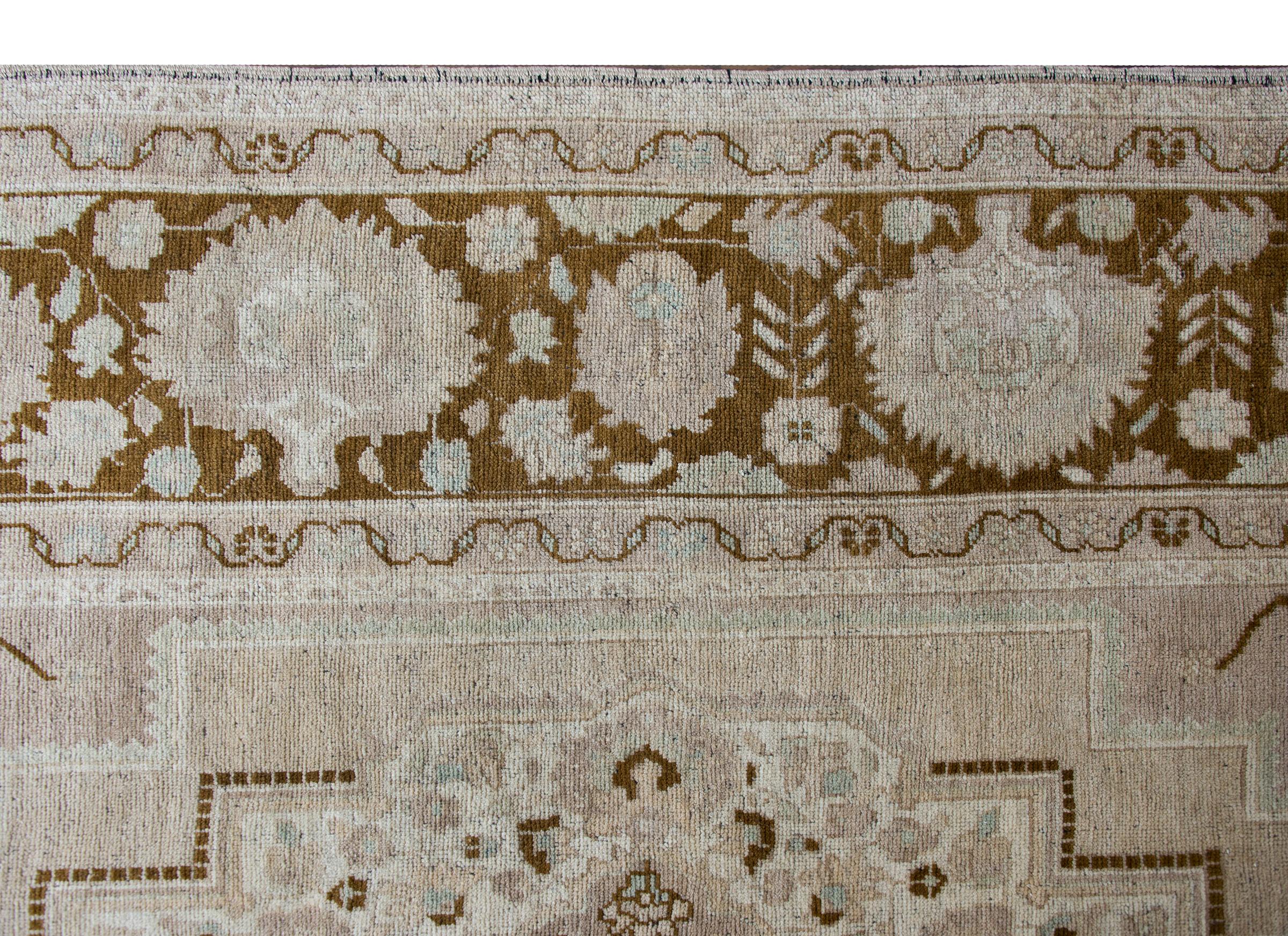 Early 20th Century Turkish Oushak Rug For Sale 3