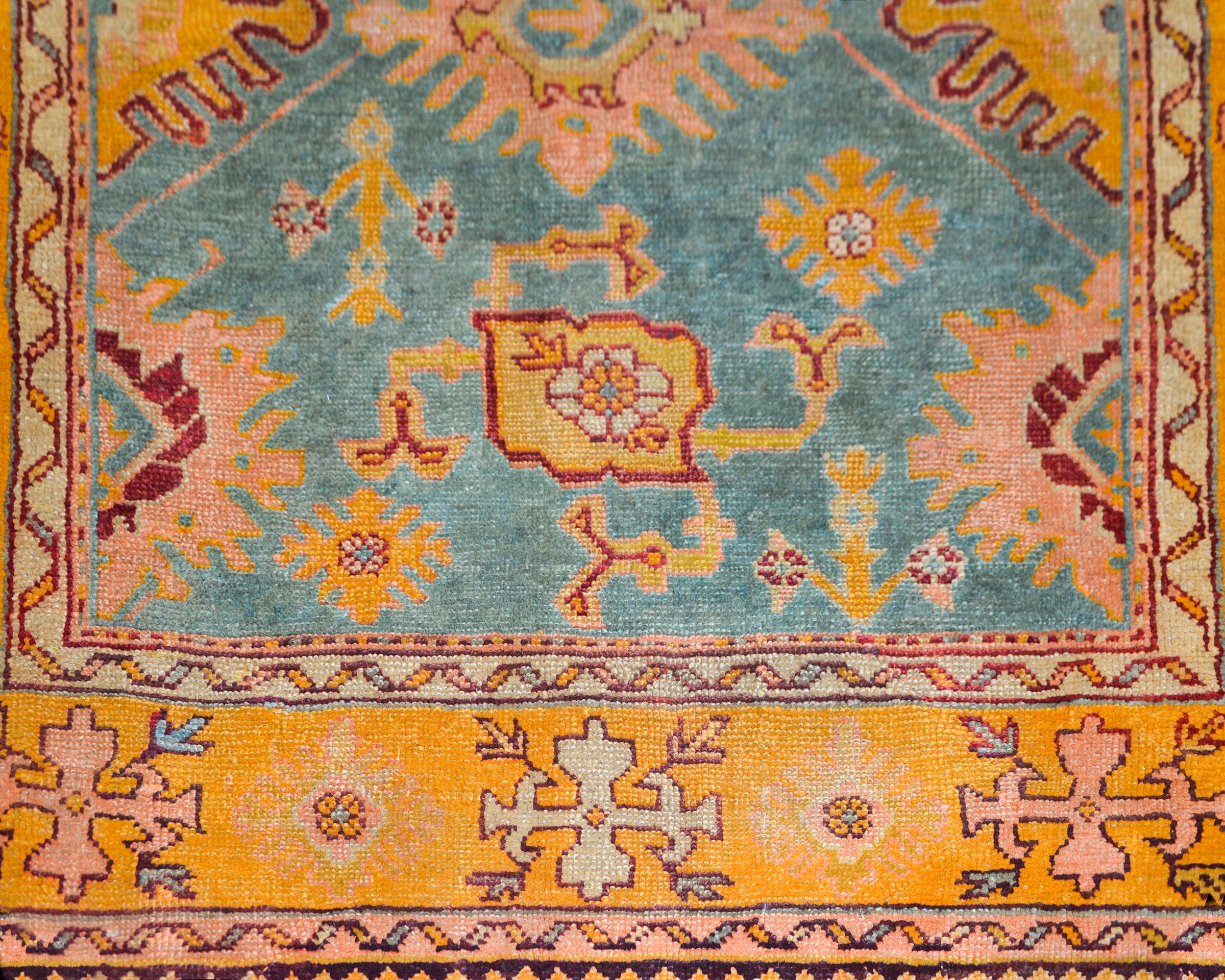 Early 20th Century Turkish Oushak Rug For Sale 3