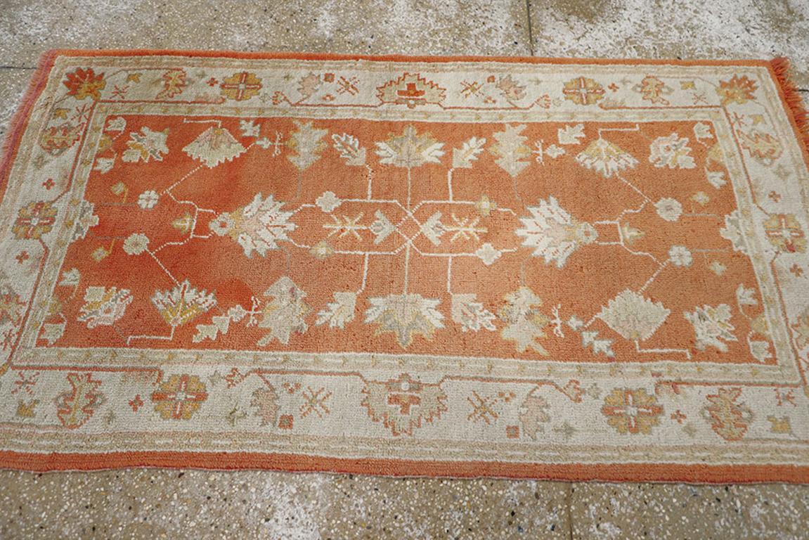 Annodato a mano Tappeto Oushak turco dei primi del Novecento in vendita