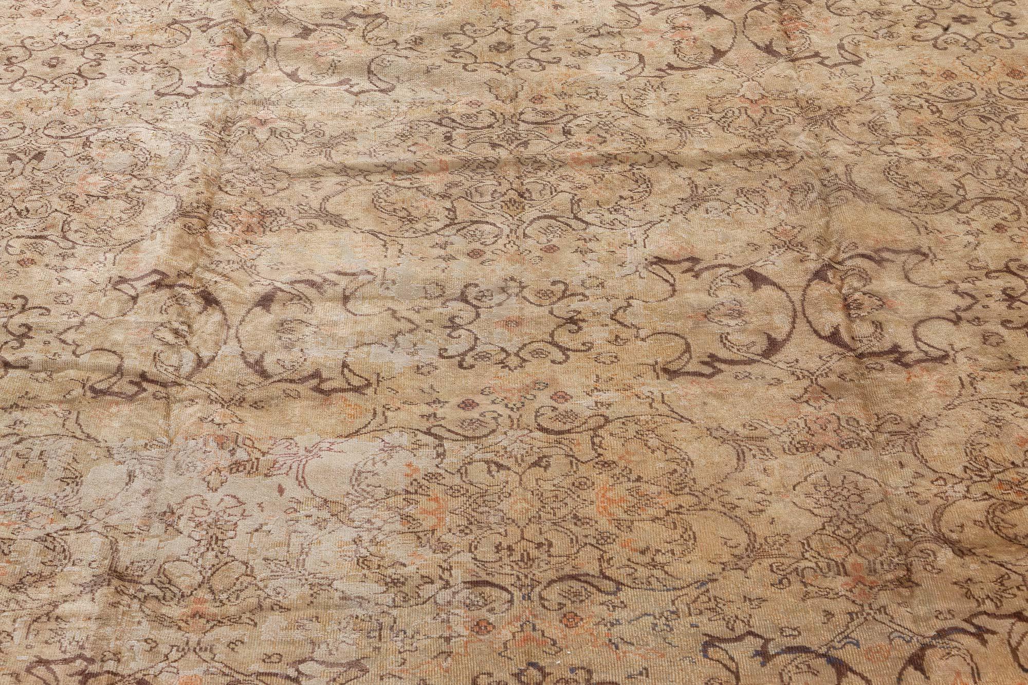 Türkischer Wollteppich aus Sivas, frühes 20. Jahrhundert, handgefertigt
Größe: 11'7