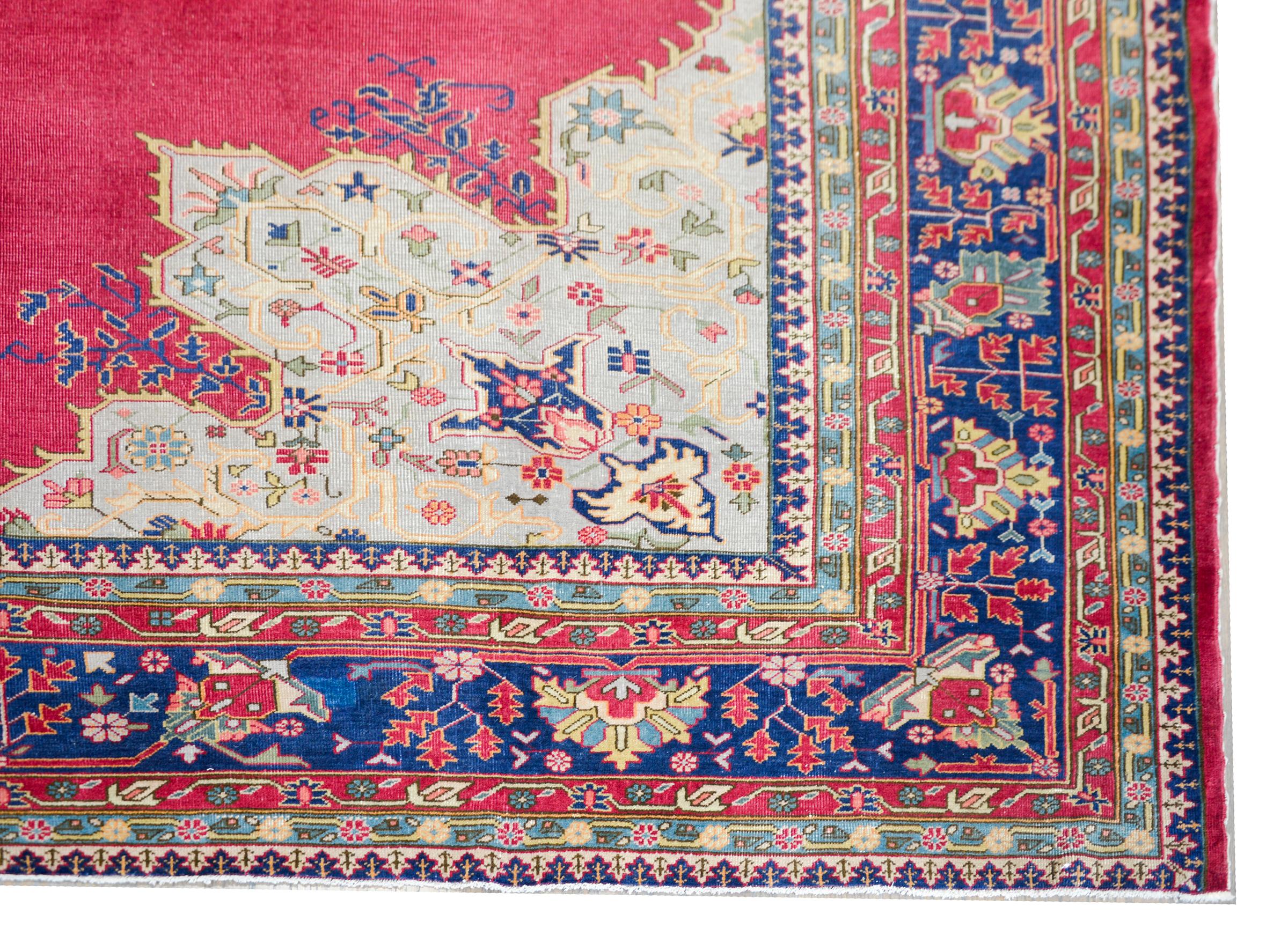 Early 20th Century Turkish Sparta Serapi Rug For Sale 5
