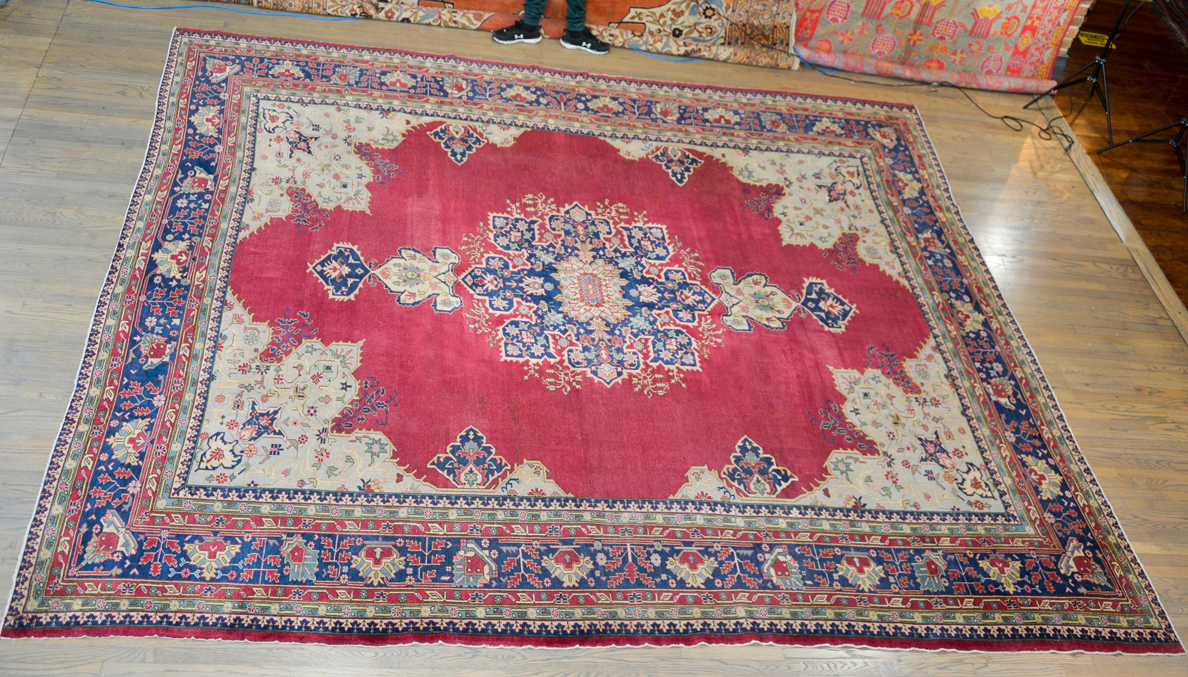 Early 20th Century Turkish Sparta Serapi Rug For Sale 7