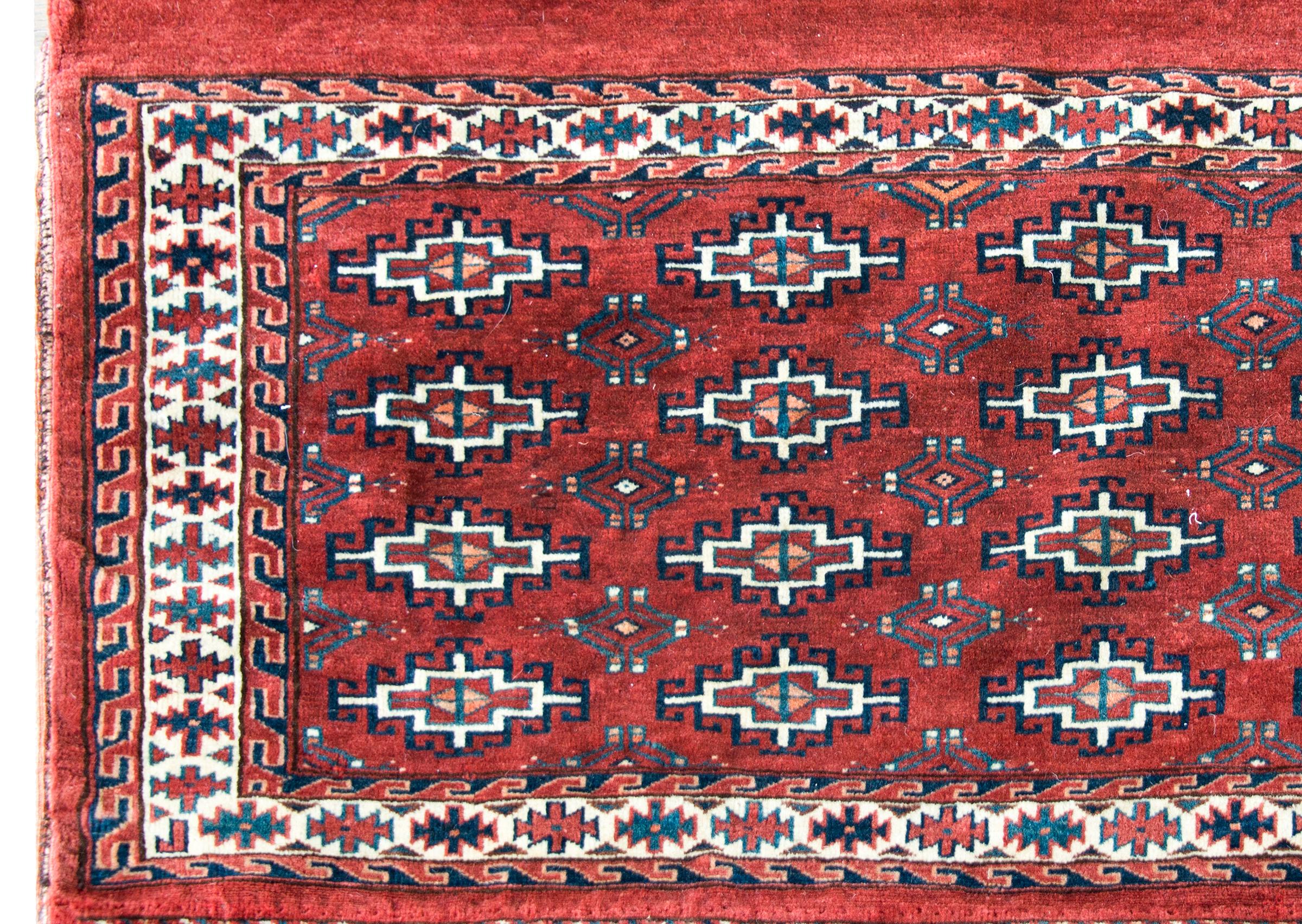 Early 20th Century Turkman Bag Face Rug In Good Condition For Sale In Chicago, IL