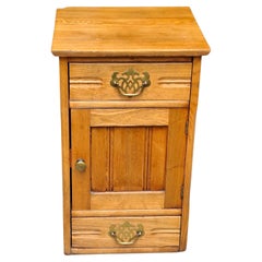 Anfang des 20. Jahrhunderts Zwei Schubladen Eiche Rolling Bedside Cabinet