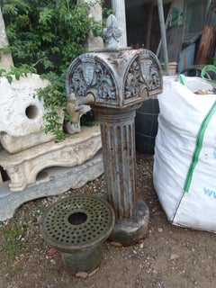 Early 20th Century Urban Cast Iron Fountain with a Low-Lying Sink