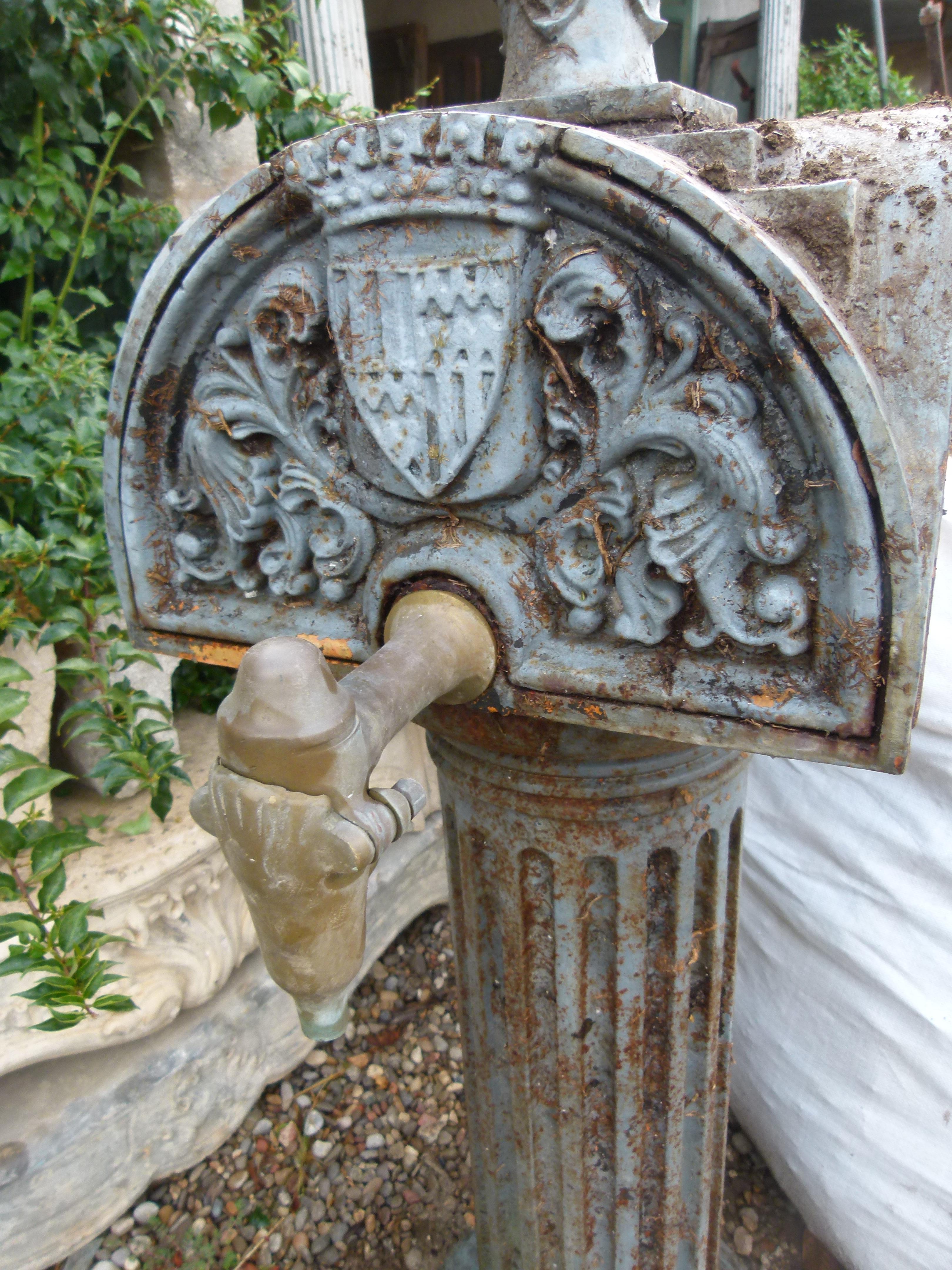 Fer Fontaine urbaine en fonte du début du 20e siècle avec évier à bascule à lying en vente