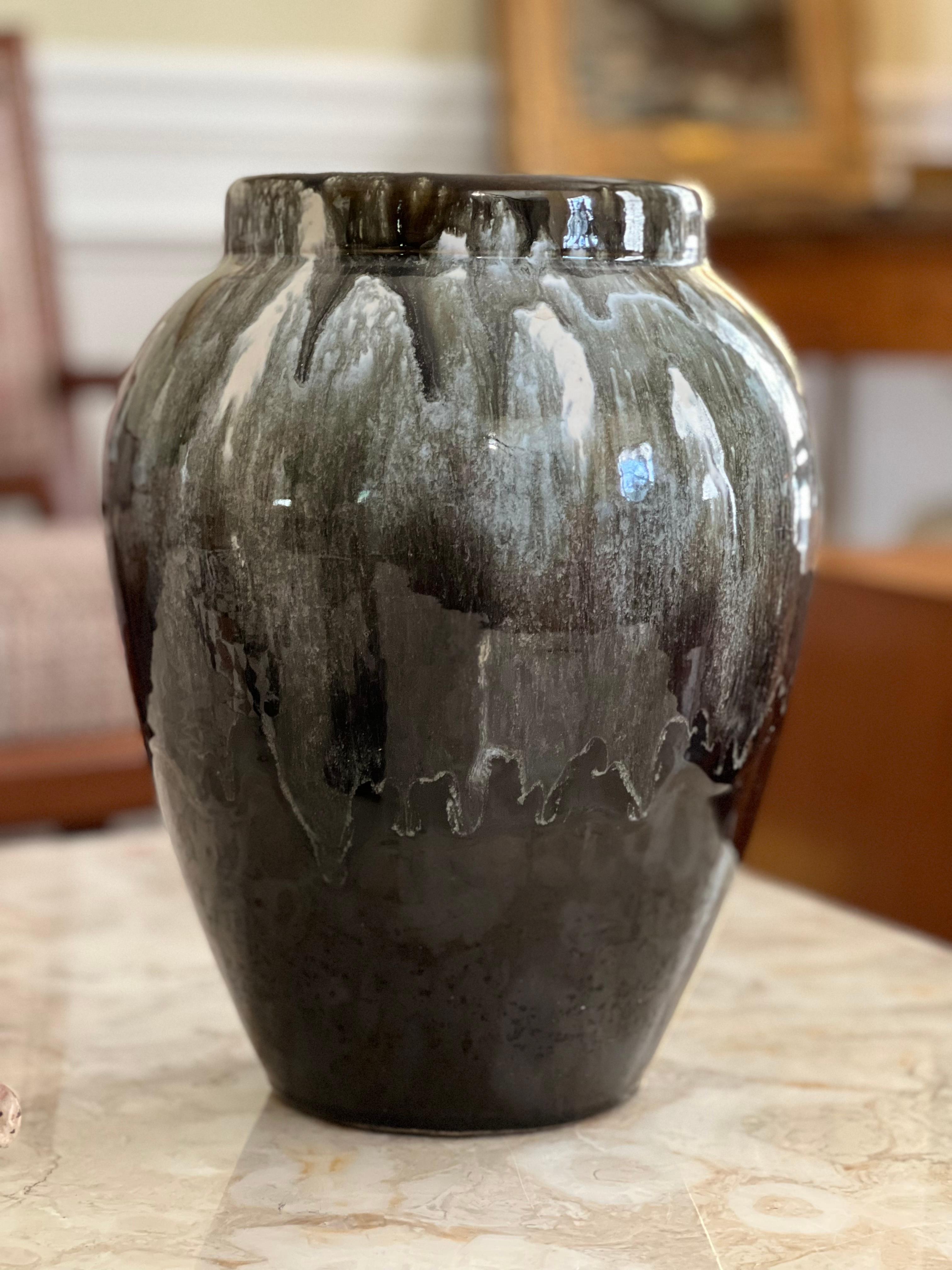 Early 20th Century U.S.A. Pottery Drip Glaze Planter For Sale 3