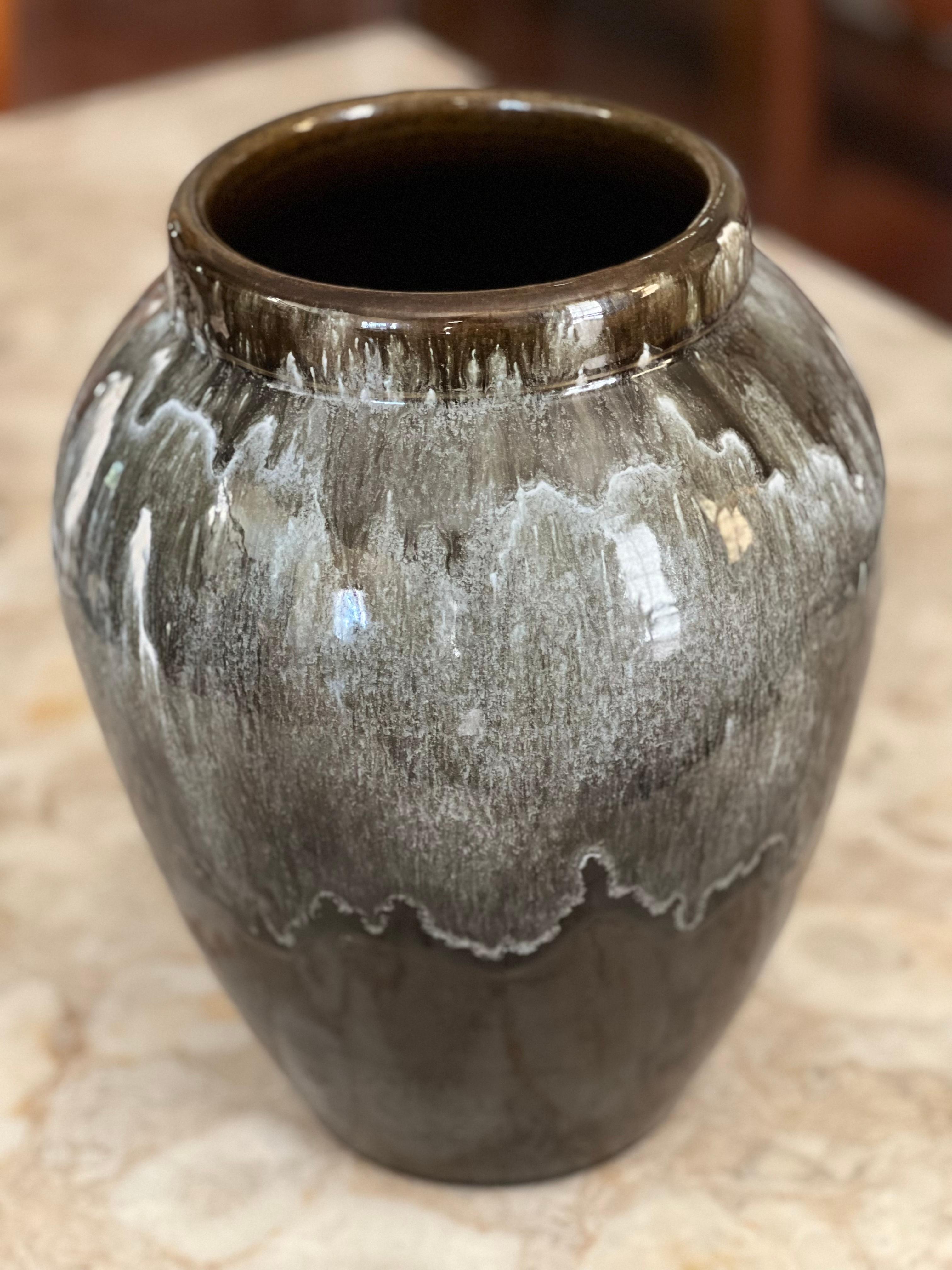 U.S.A. Pottery Tropfglasur-Pflanzgefäß, frühes 20. Jahrhundert im Angebot 5