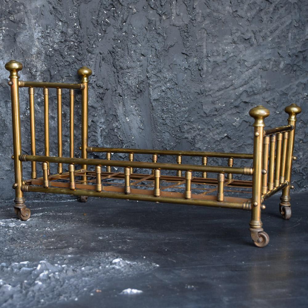 Early 20th Century Usine La Fontaine Paris Shop Display Brass Bed Sales Model In Good Condition In London, GB