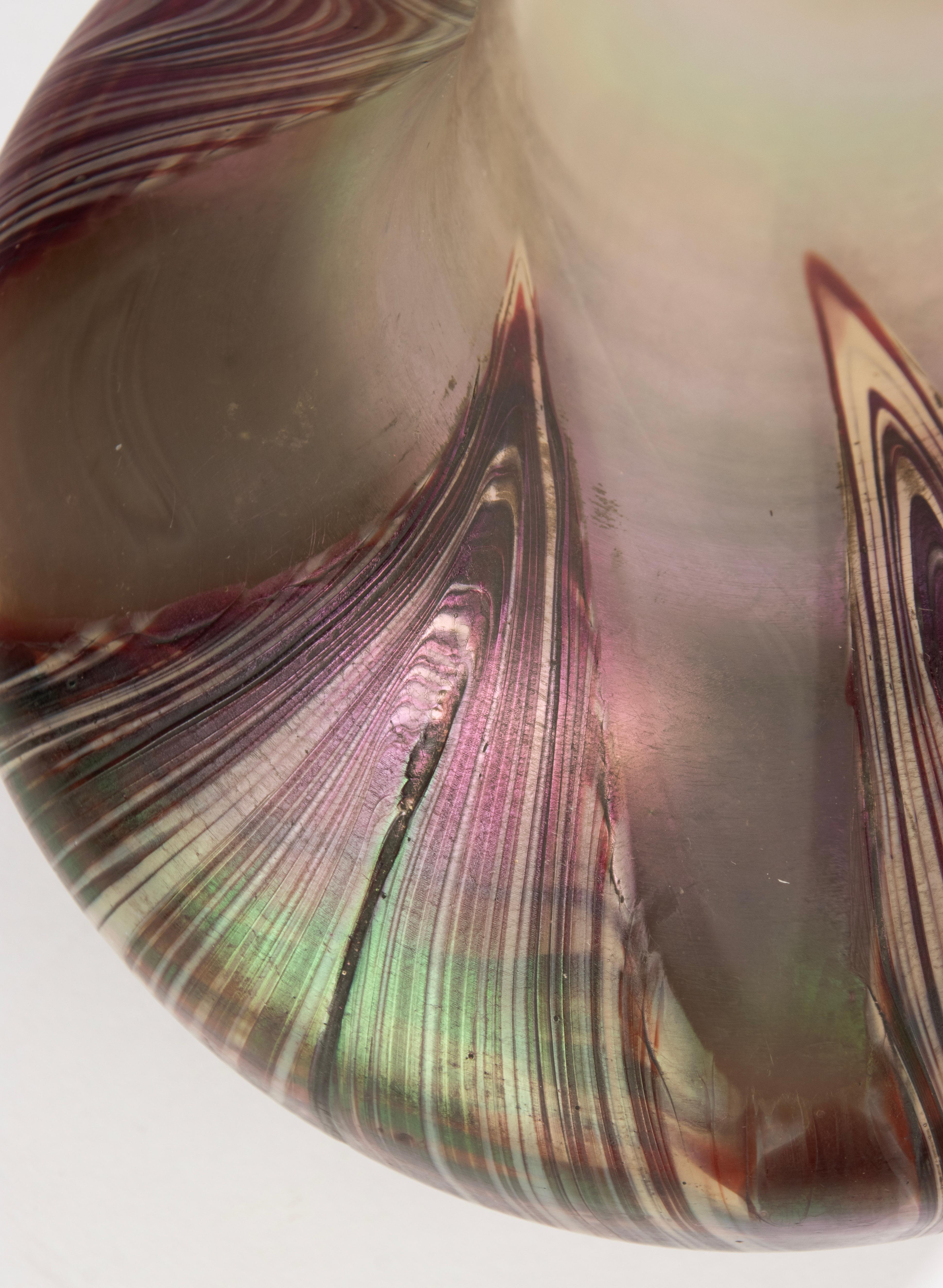 Vaso dei primi del Novecento - Attribuito a Loetz - Vetro iridescente - Decorazioni marmorizzate in vendita 2