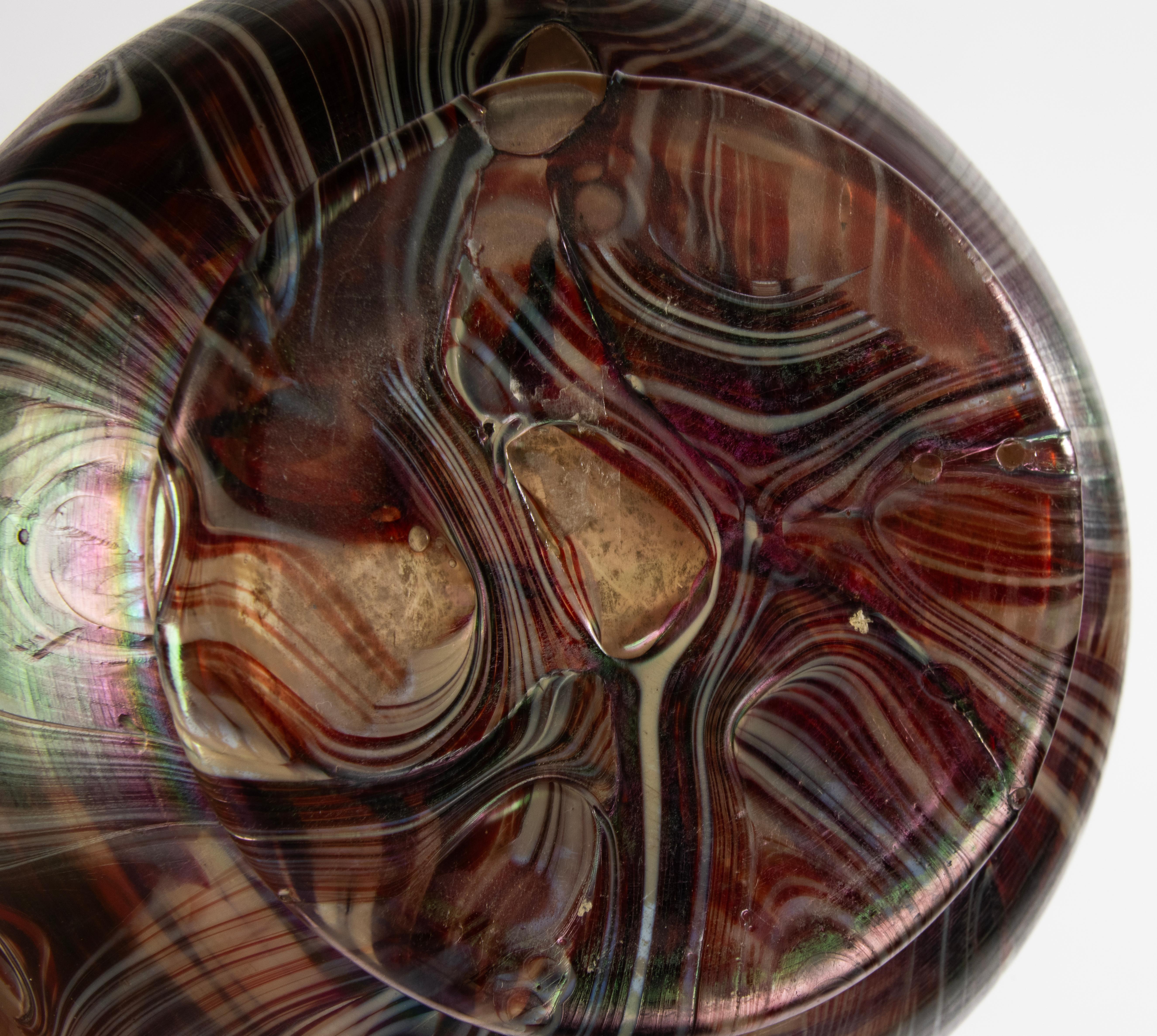 Vaso dei primi del Novecento - Attribuito a Loetz - Vetro iridescente - Decorazioni marmorizzate in vendita 5