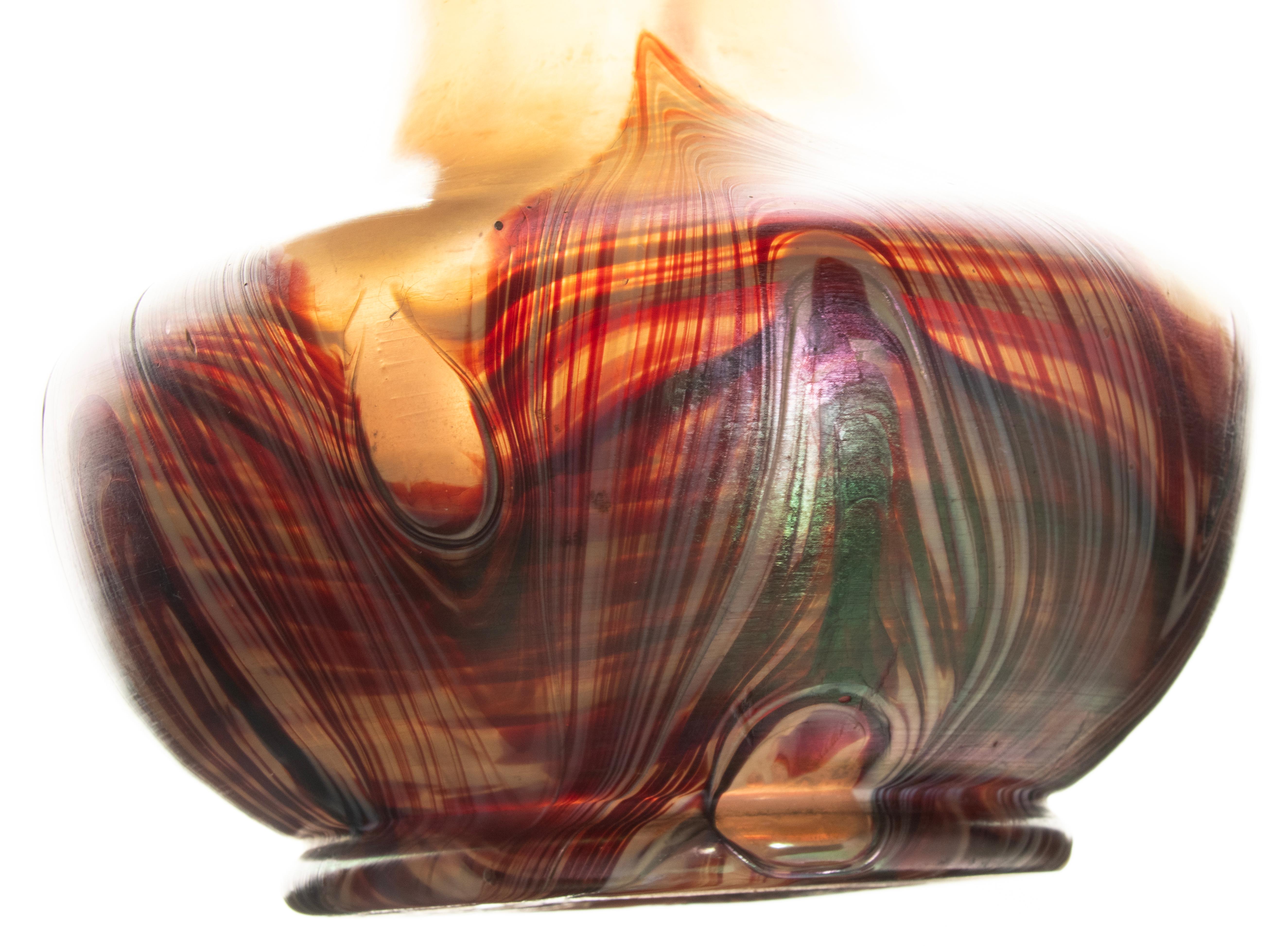 Vaso dei primi del Novecento - Attribuito a Loetz - Vetro iridescente - Decorazioni marmorizzate in vendita 7