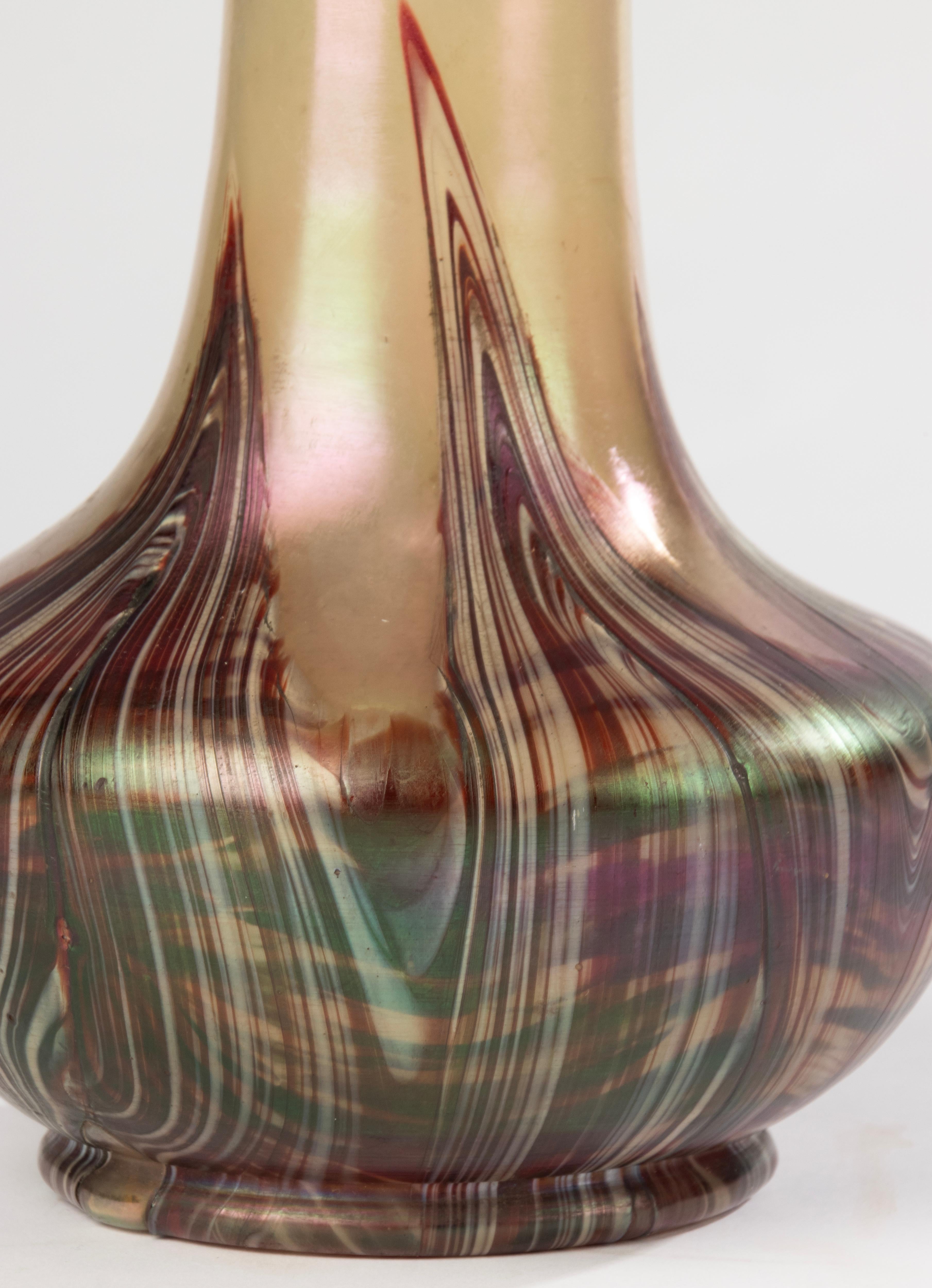 Art Nouveau Vaso dei primi del Novecento - Attribuito a Loetz - Vetro iridescente - Decorazioni marmorizzate in vendita