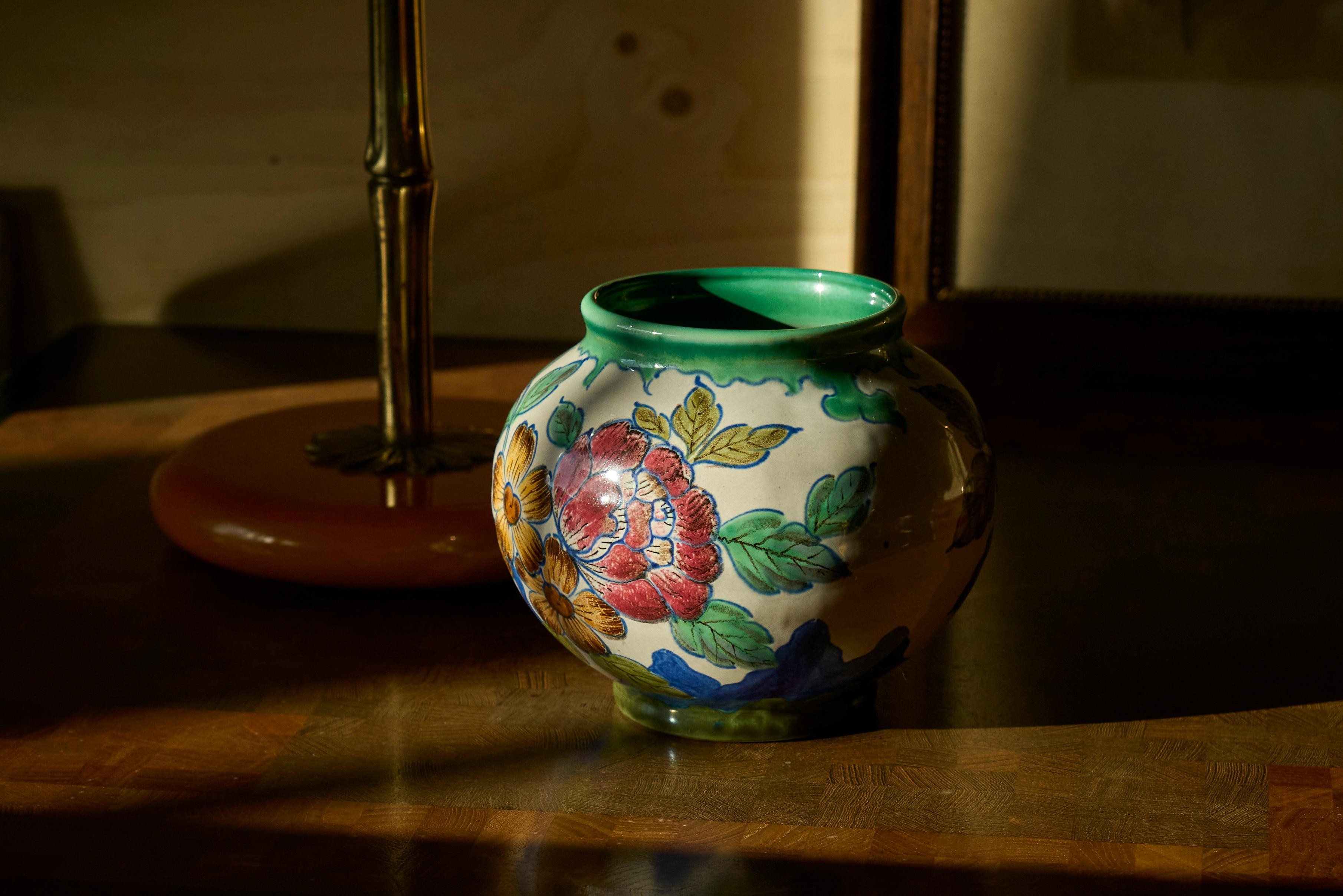 Vaso dei primi del Novecento con decorazione floreale Gouda Olanda in vendita 2