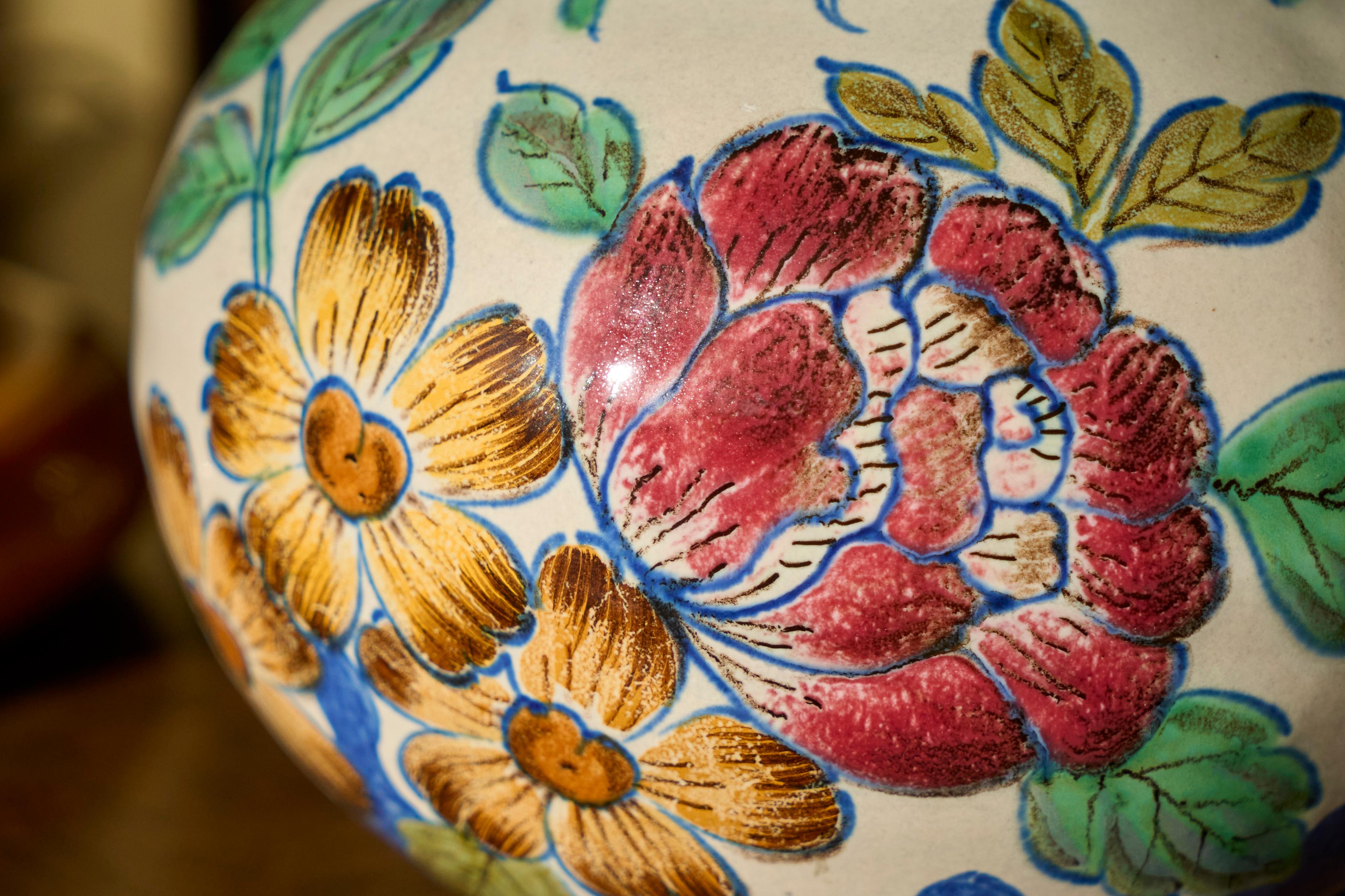 XX secolo Vaso dei primi del Novecento con decorazione floreale Gouda Olanda in vendita