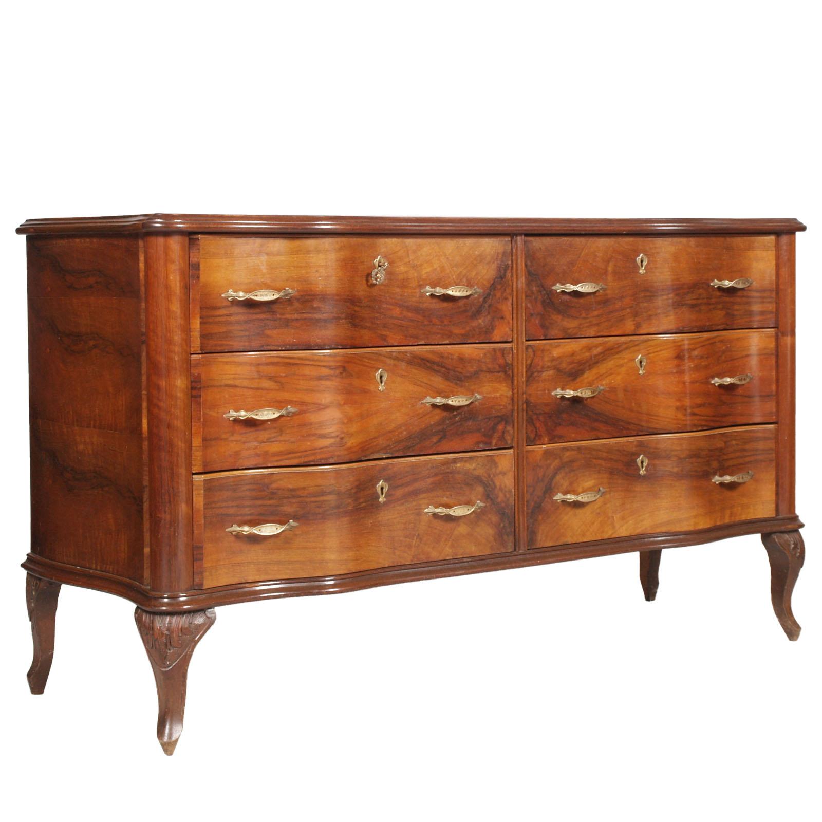 Early 20th century Venetian Chippendale six drawers dresser, in hand carved walnut with burl walnut applied to a refined design, restored and waxed. Gilded bronze handles. Attributable Testolini e Salviati.
Measures cm: H90, W156, D53.