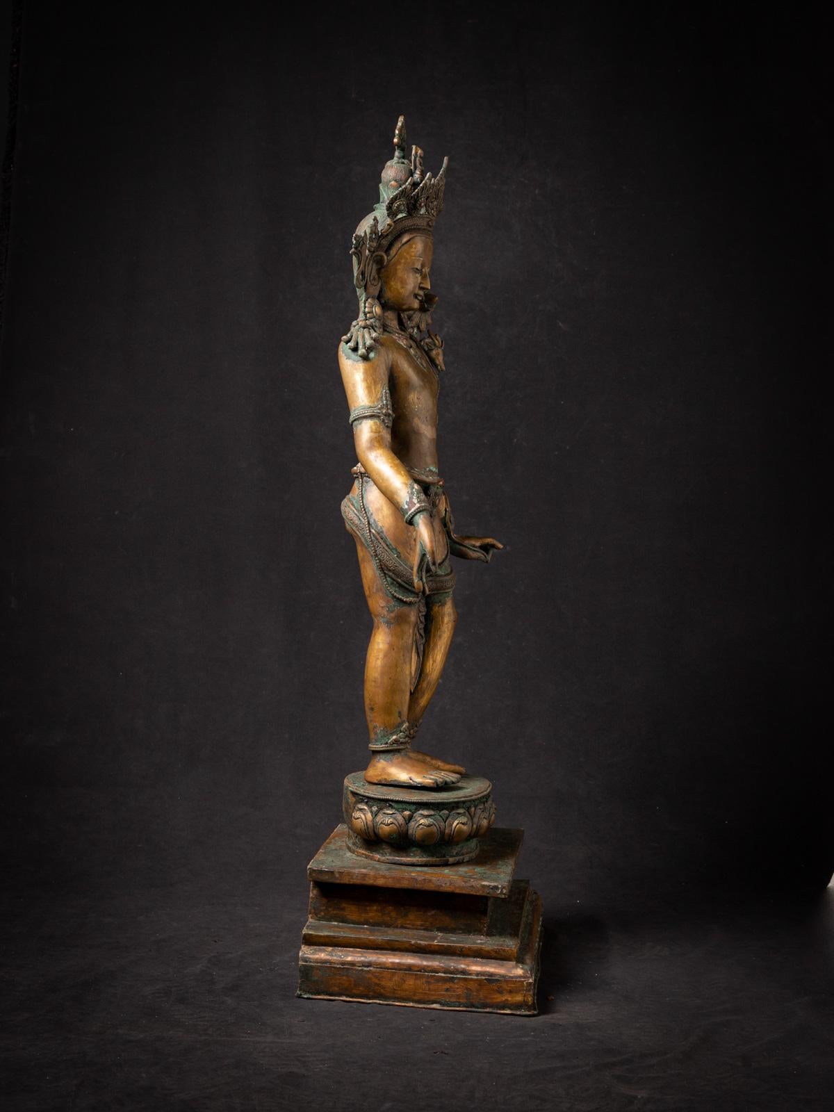 Early 20th Century Very High Quality Old Bronze Nepali Lokeshwor Statue For Sale 12