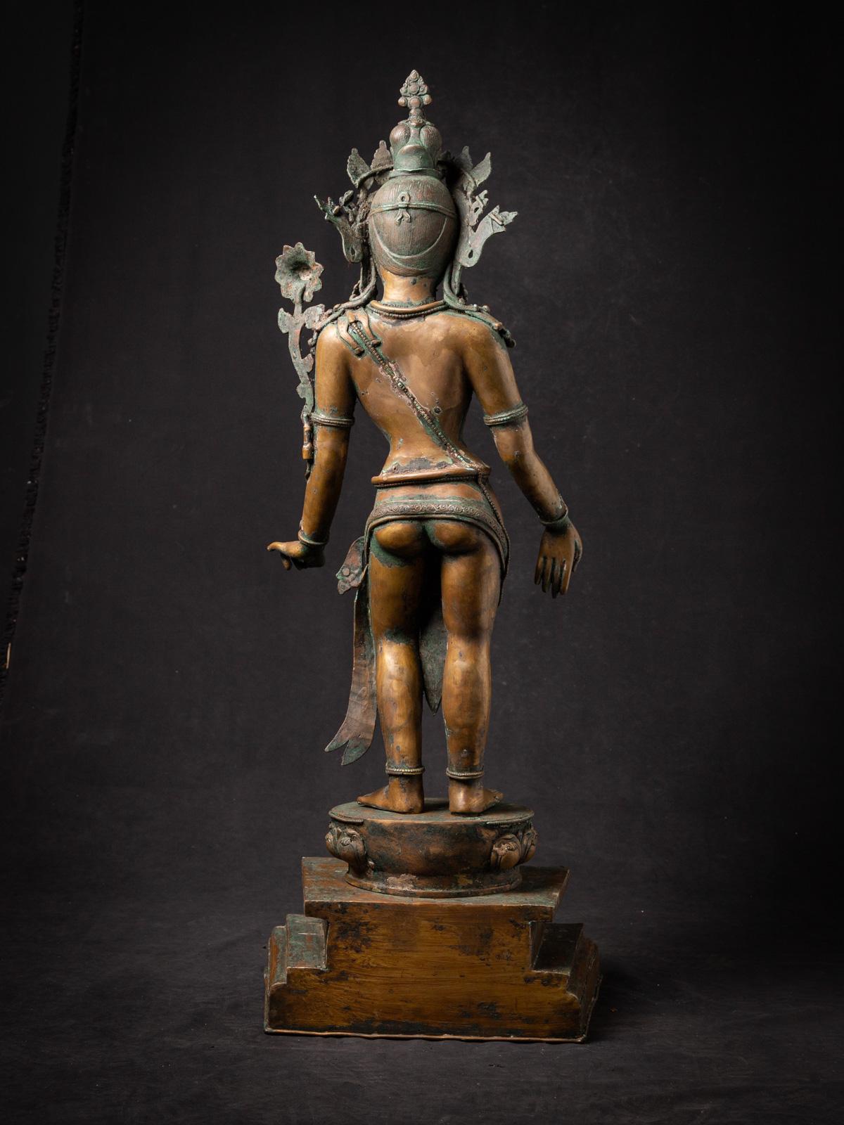 Early 20th Century Very High Quality Old Bronze Nepali Lokeshwor Statue For Sale 13